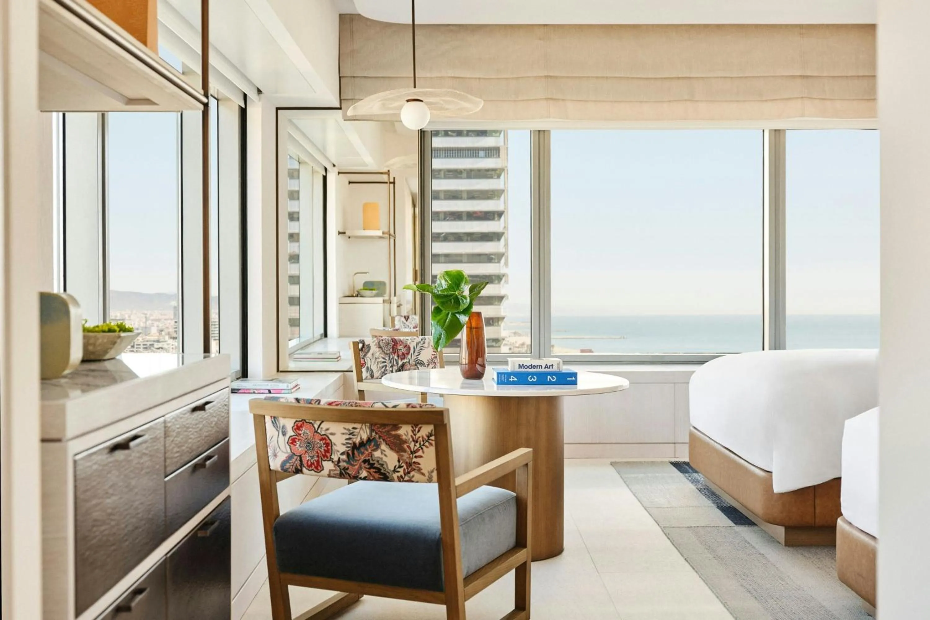 Photo of the whole room, Bed in Hotel Arts Barcelona