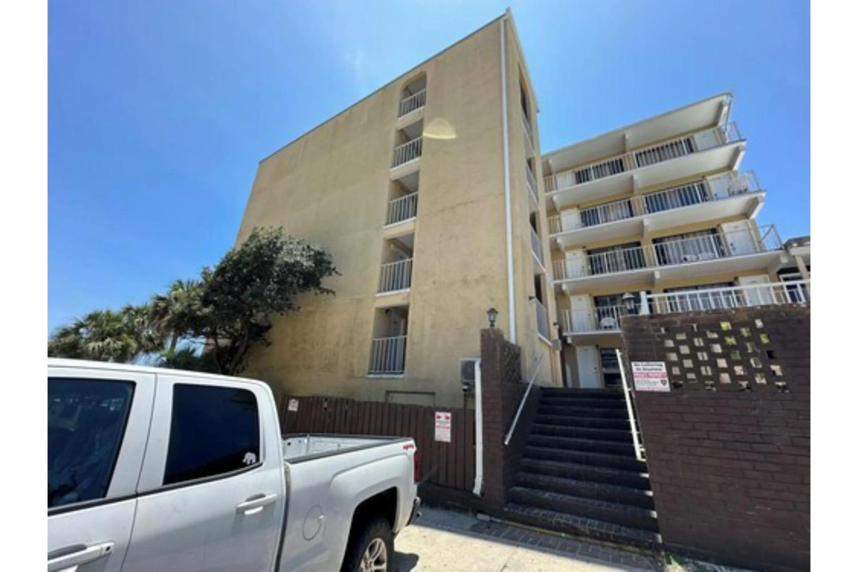 Parking in Capital O Sunset Waves Hotel Myrtle Beach Oceanfront