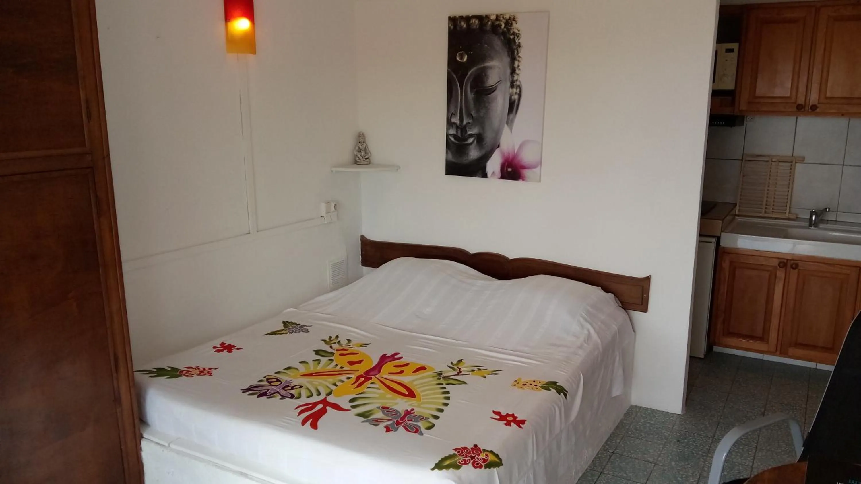 Bedroom, Bed in La Coccinelle