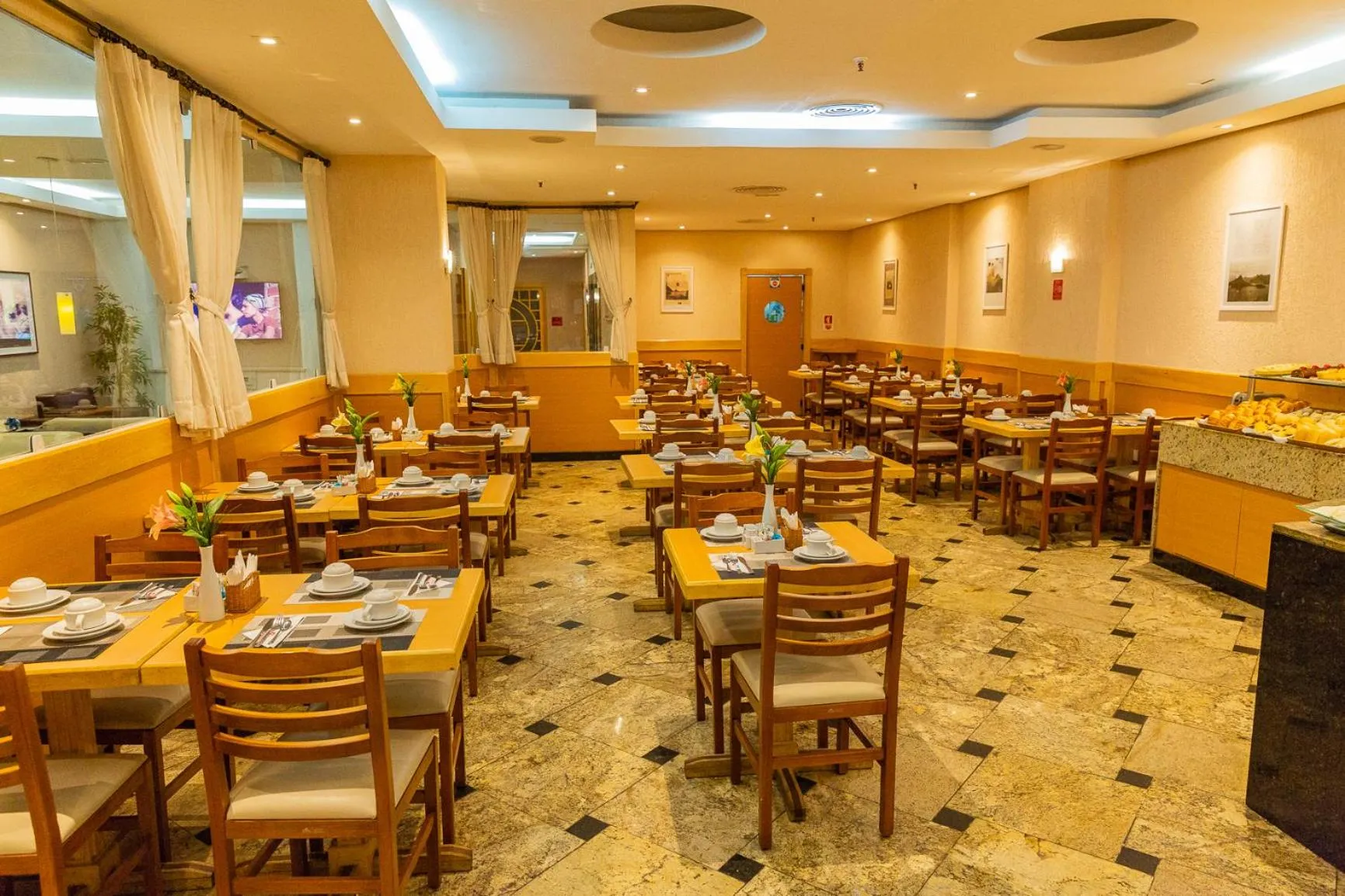 Restaurant/places to eat in Hotel Vermont Ipanema