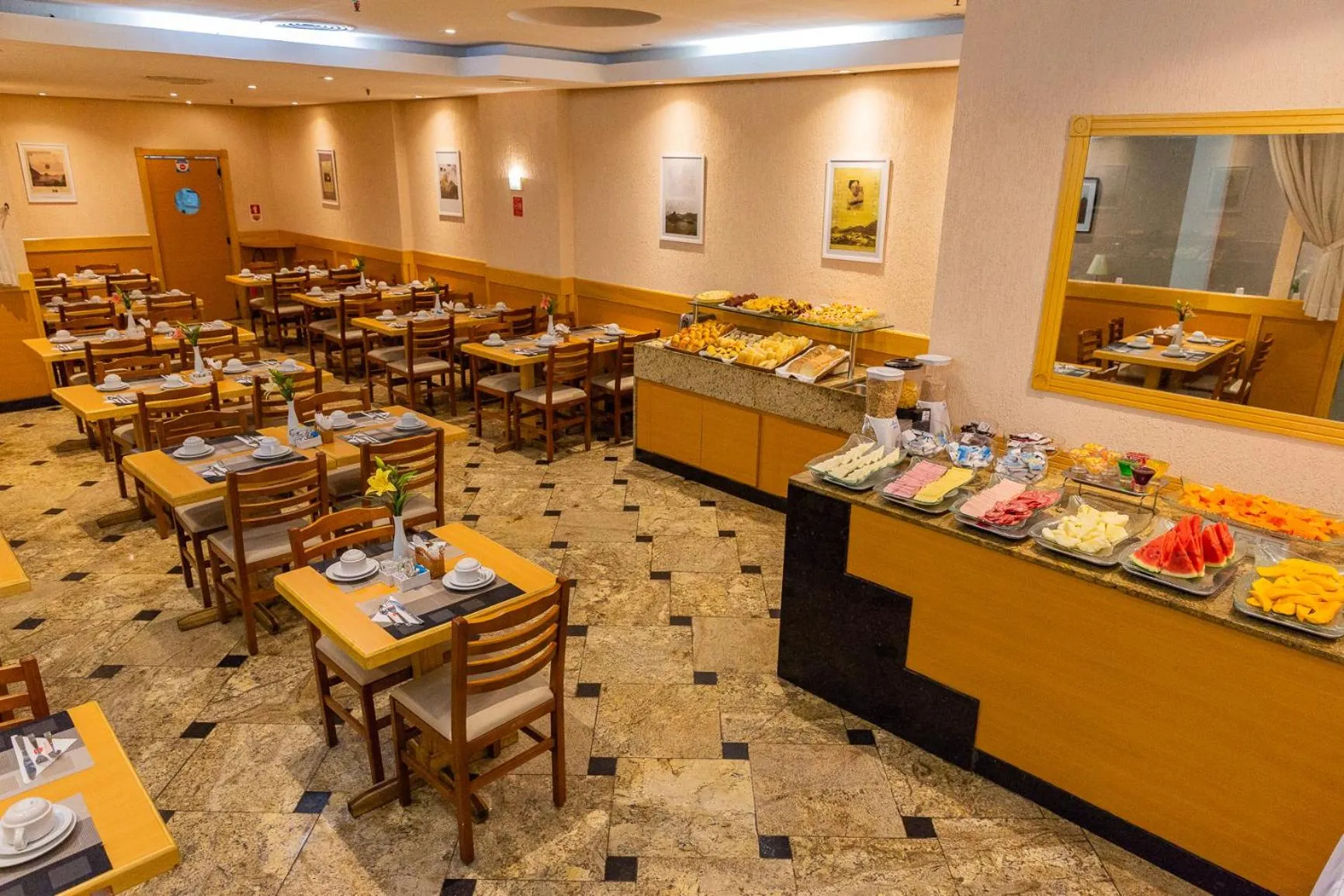 Restaurant/places to eat in Hotel Vermont Ipanema