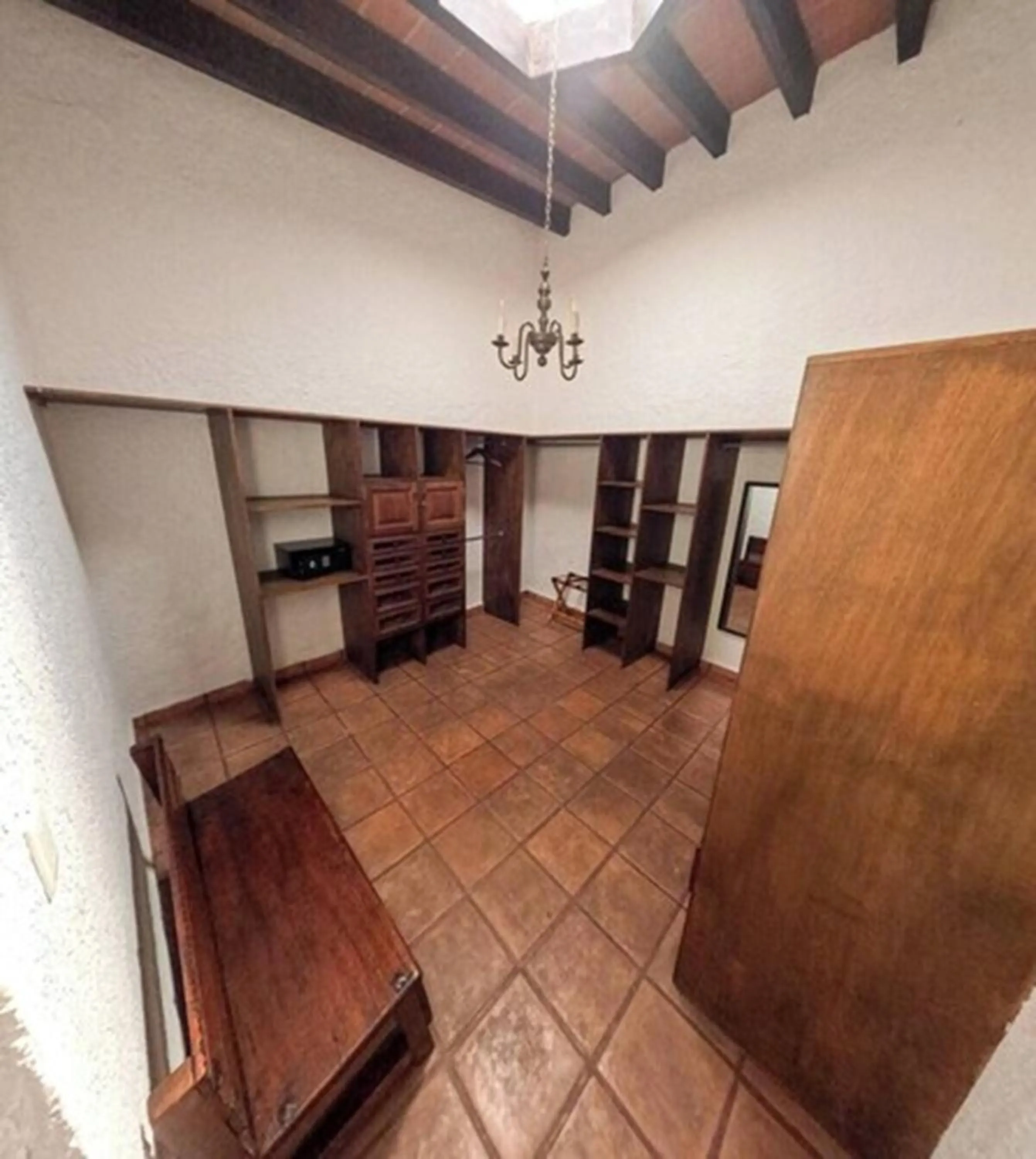 wardrobe in Avicena Hotel Boutique