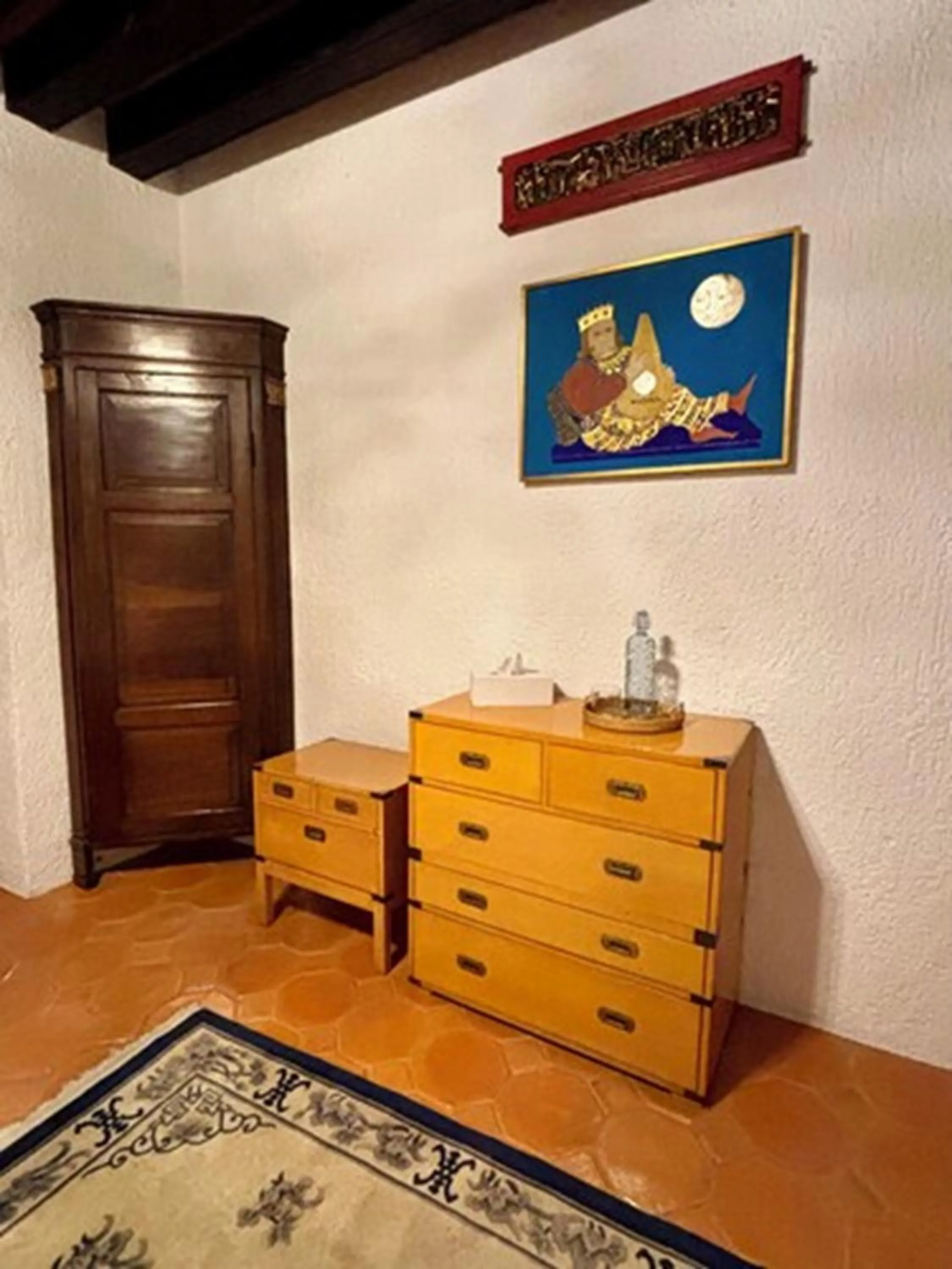 wardrobe in Avicena Hotel Boutique