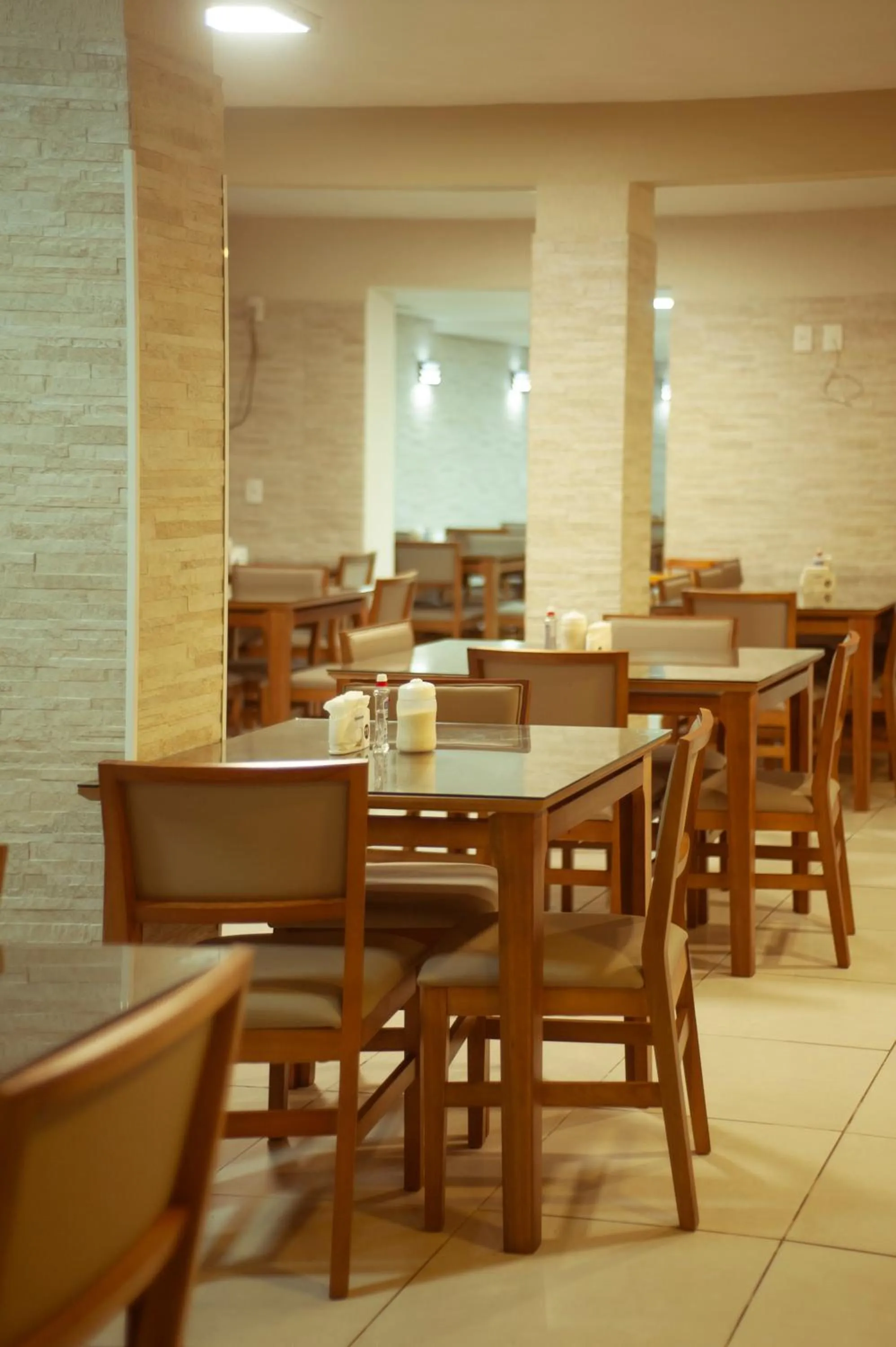 Restaurant/places to eat in Marechal Plaza Hotel