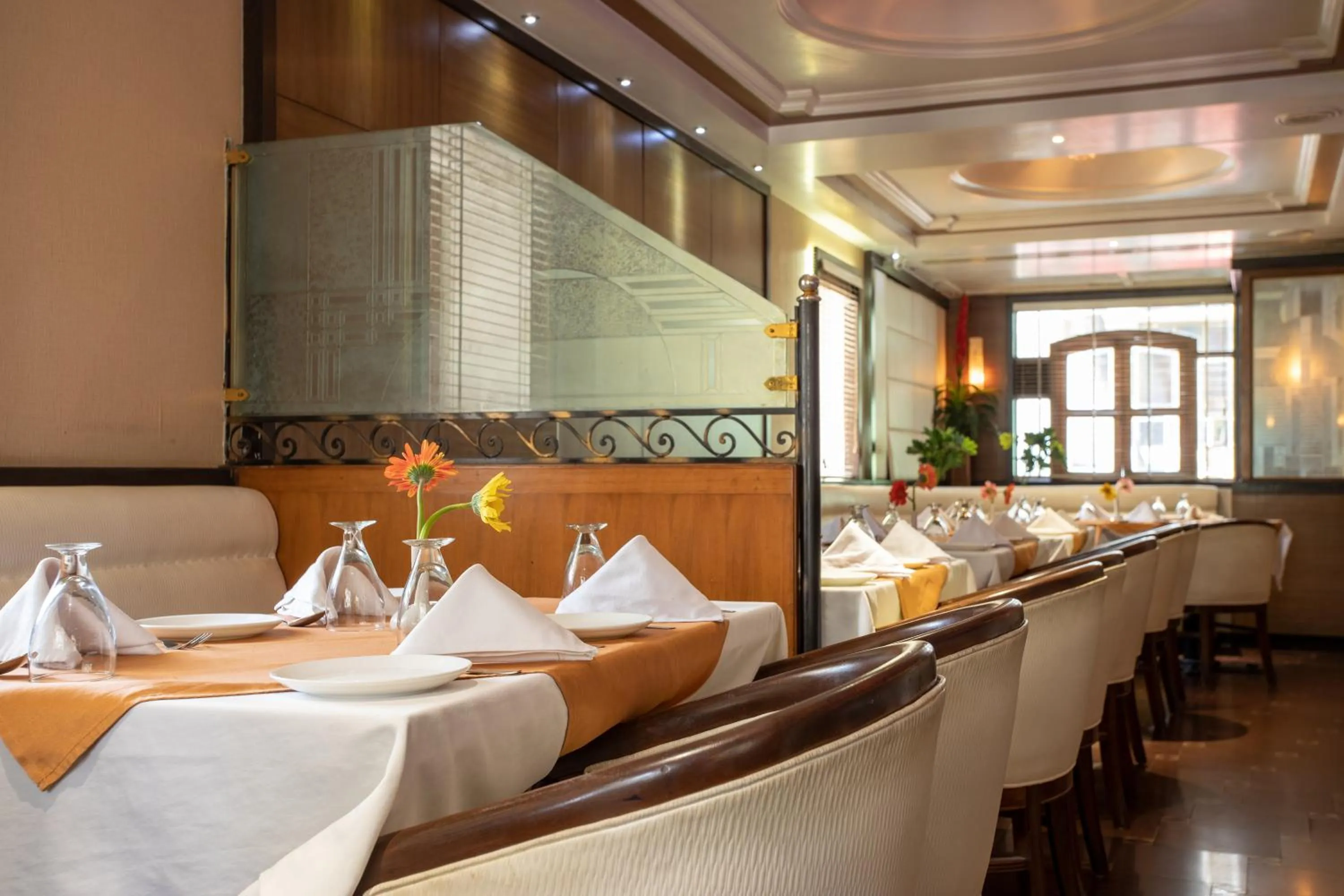 Restaurant/places to eat in Hotel Dwaraka Residency