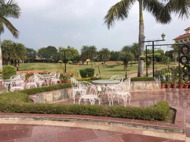 Garden in Shiva Oasis Resort