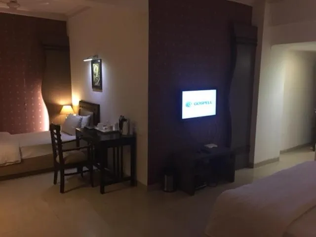 Photo of the whole room, Bed in Shiva Oasis Resort