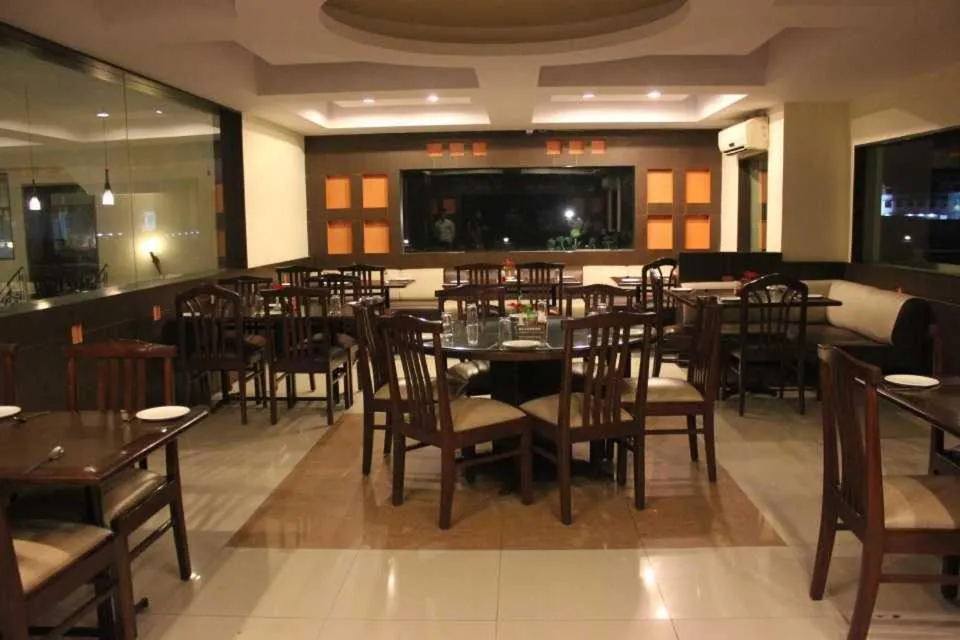 Restaurant/places to eat in Shiva Oasis Resort