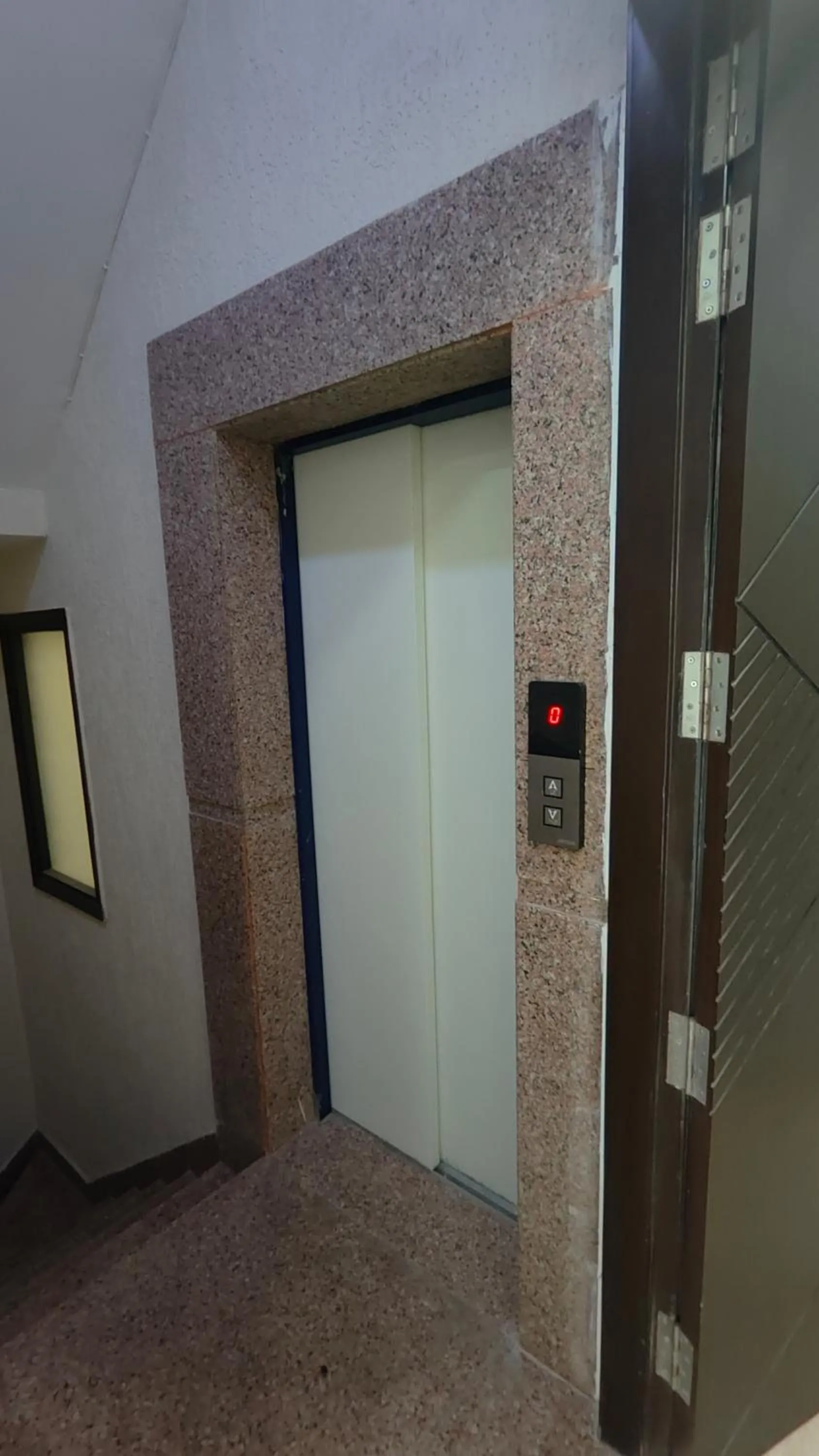 elevator in Ashok Vatika