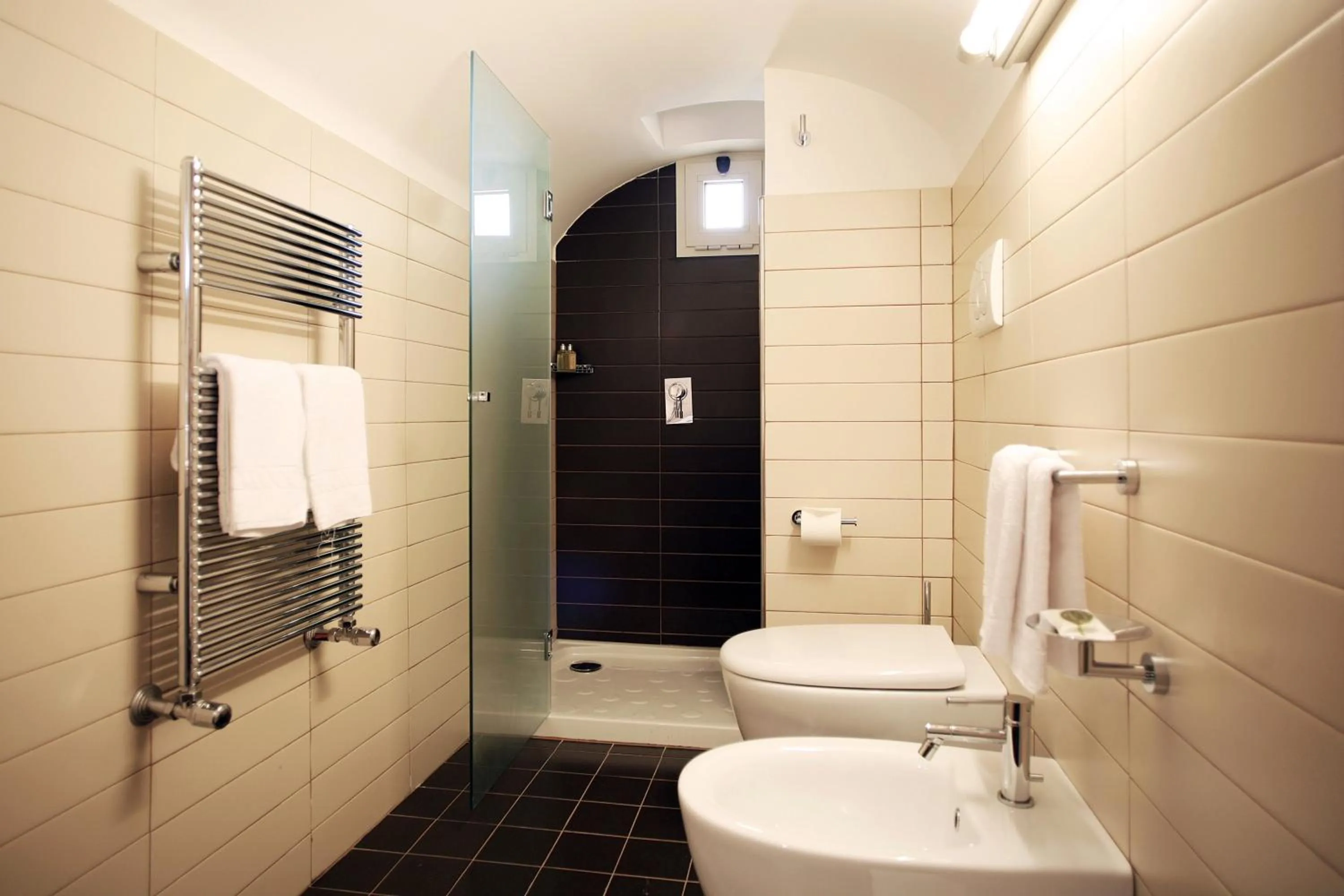 Toilet in Seven Hostel & Rooms