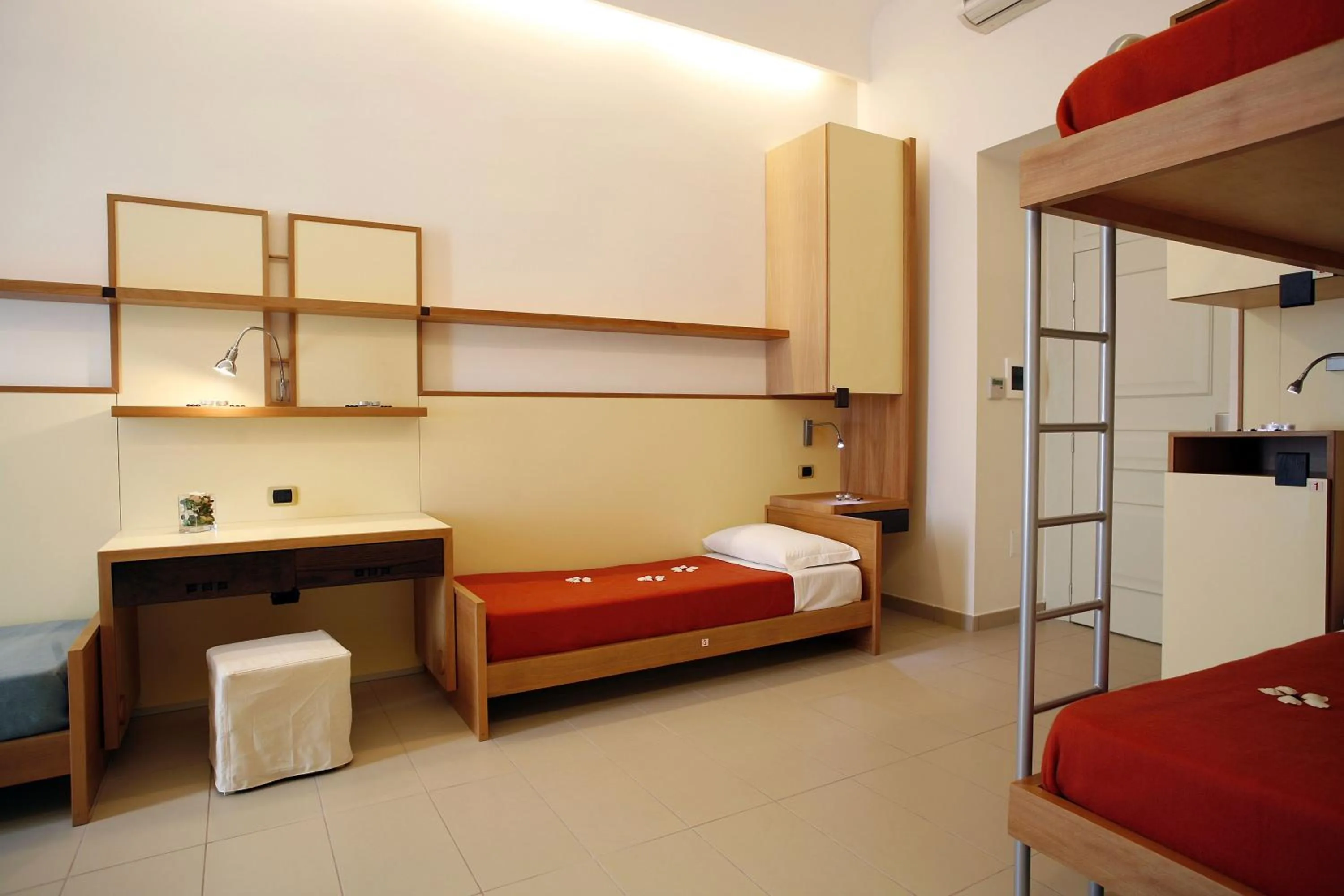 bunk bed, Bed in Seven Hostel & Rooms