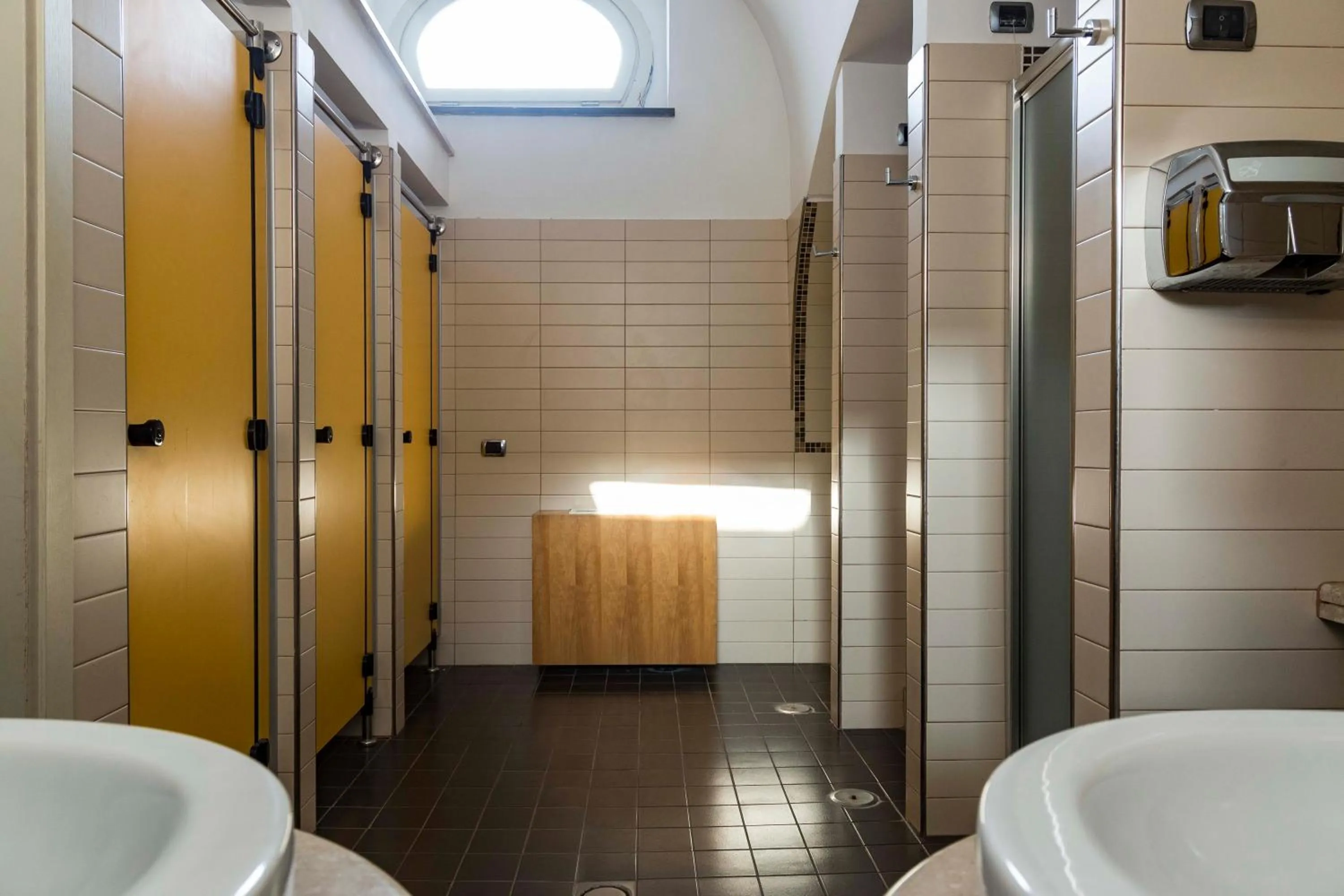 Bathroom in Seven Hostel & Rooms