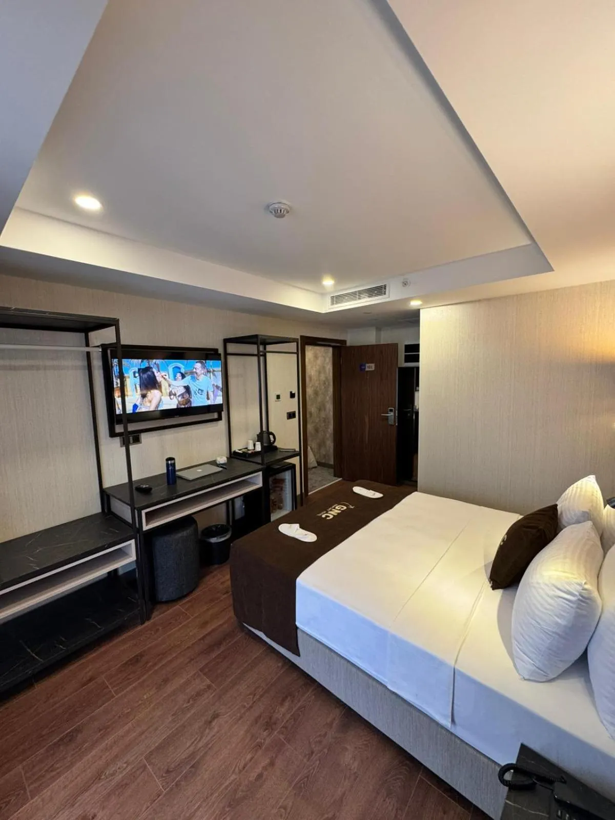 Communal lounge/ TV room, Bed in Gnc Airport Hotel