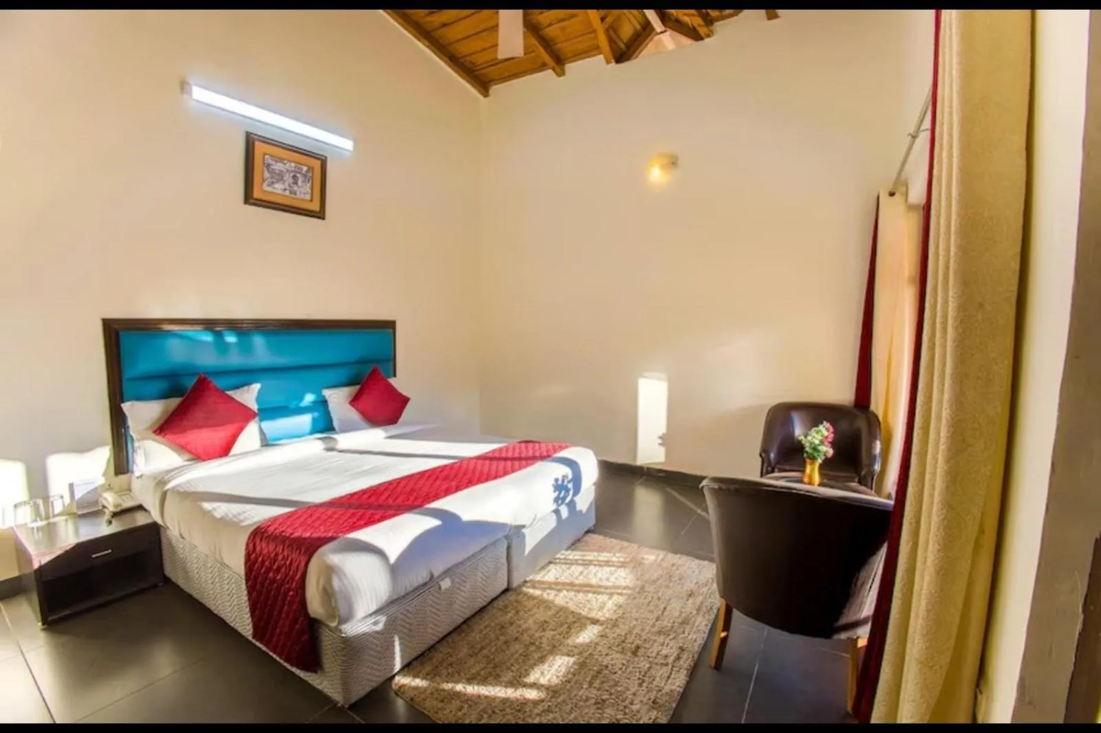 Bedroom, Bed in Hotel Vaapi Comfort inn