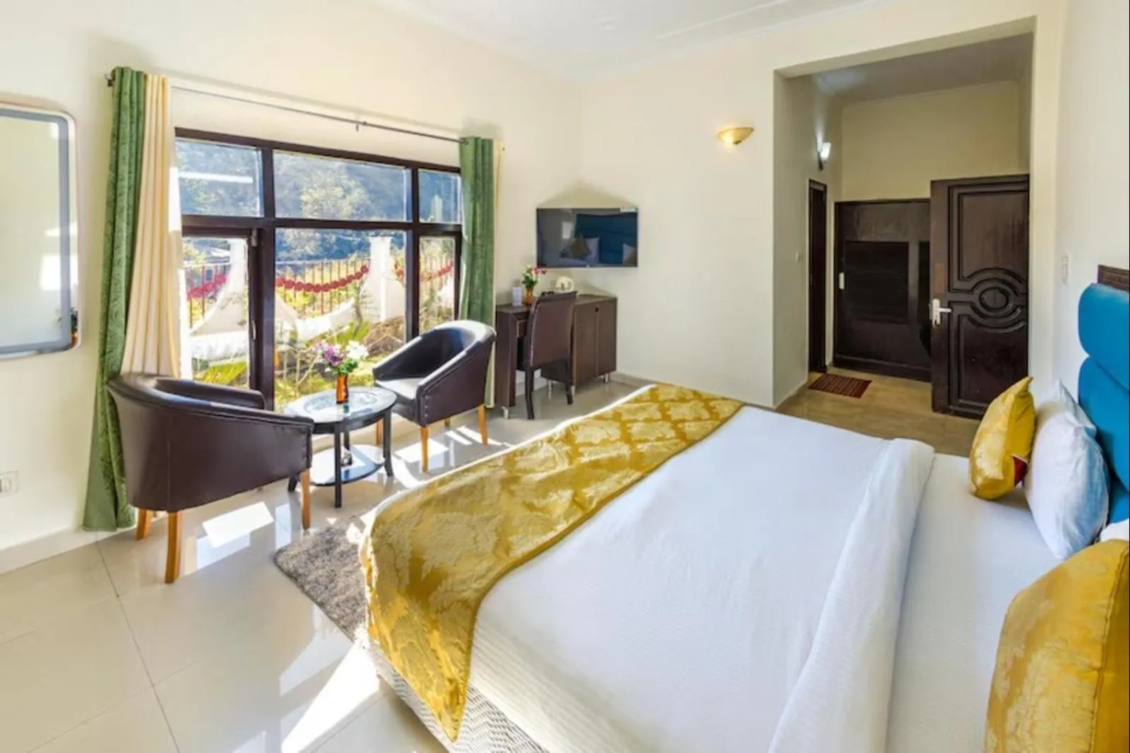 Bedroom, Bed in Hotel Vaapi Comfort inn