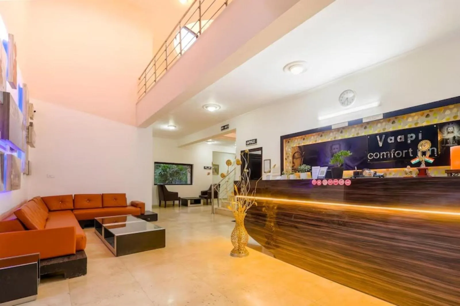 Seating area in Hotel Vaapi Comfort inn