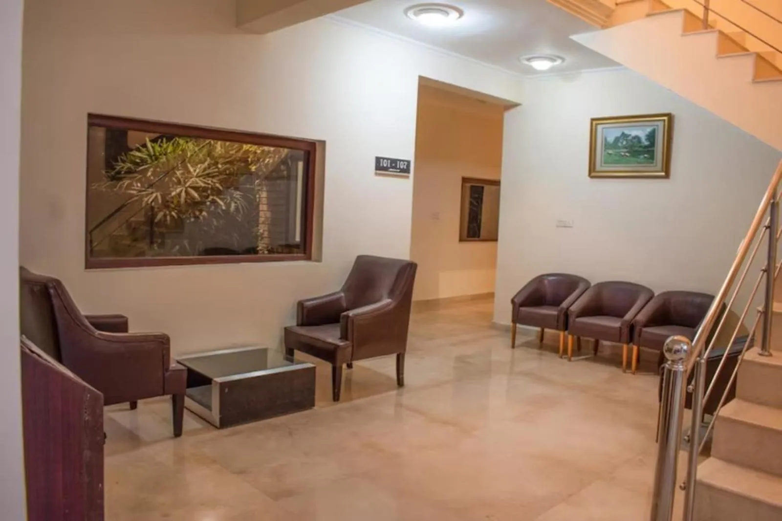 Seating area in Hotel Vaapi Comfort inn