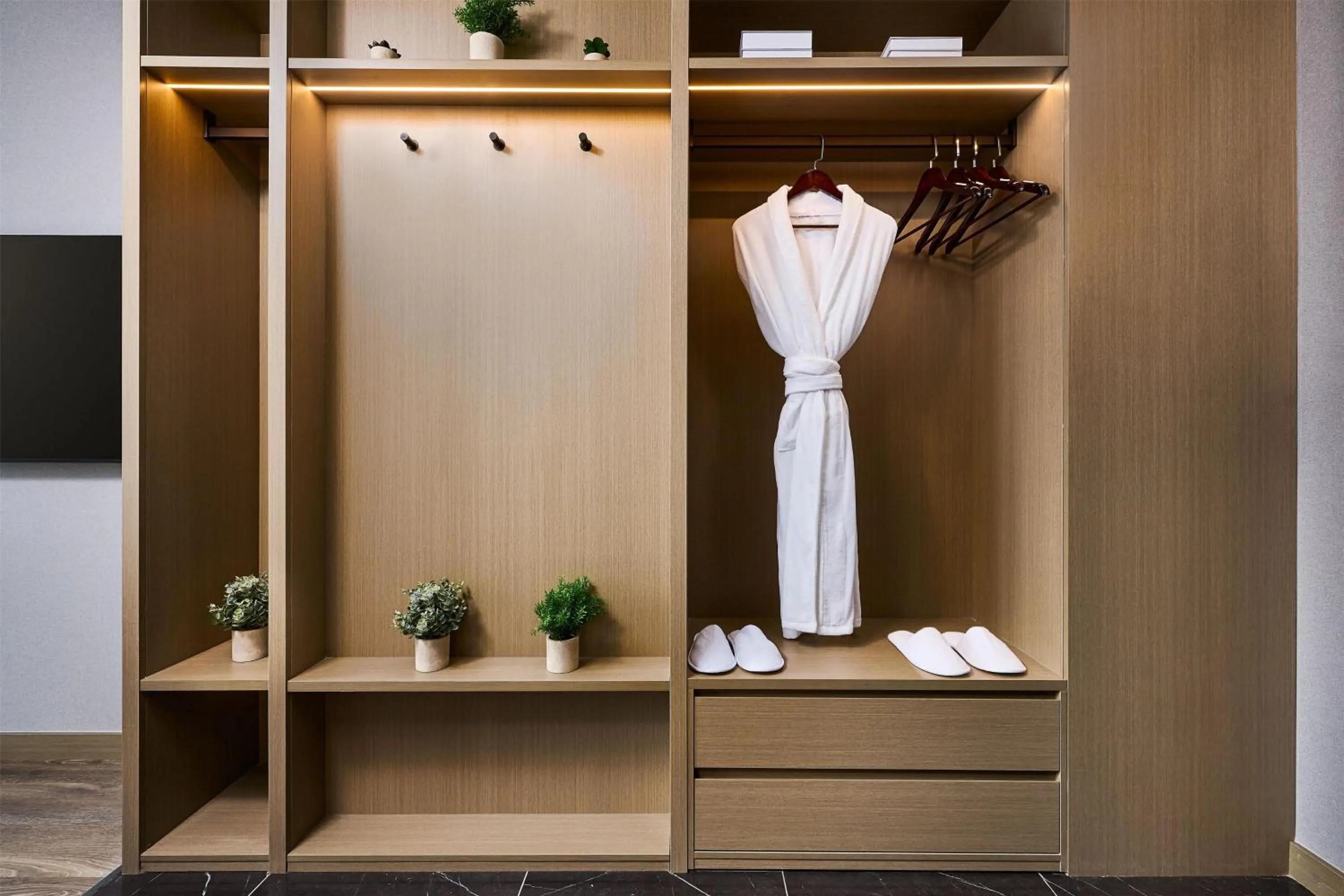 Photo of the whole room in The George Manhattan, Tapestry Collection By Hilton