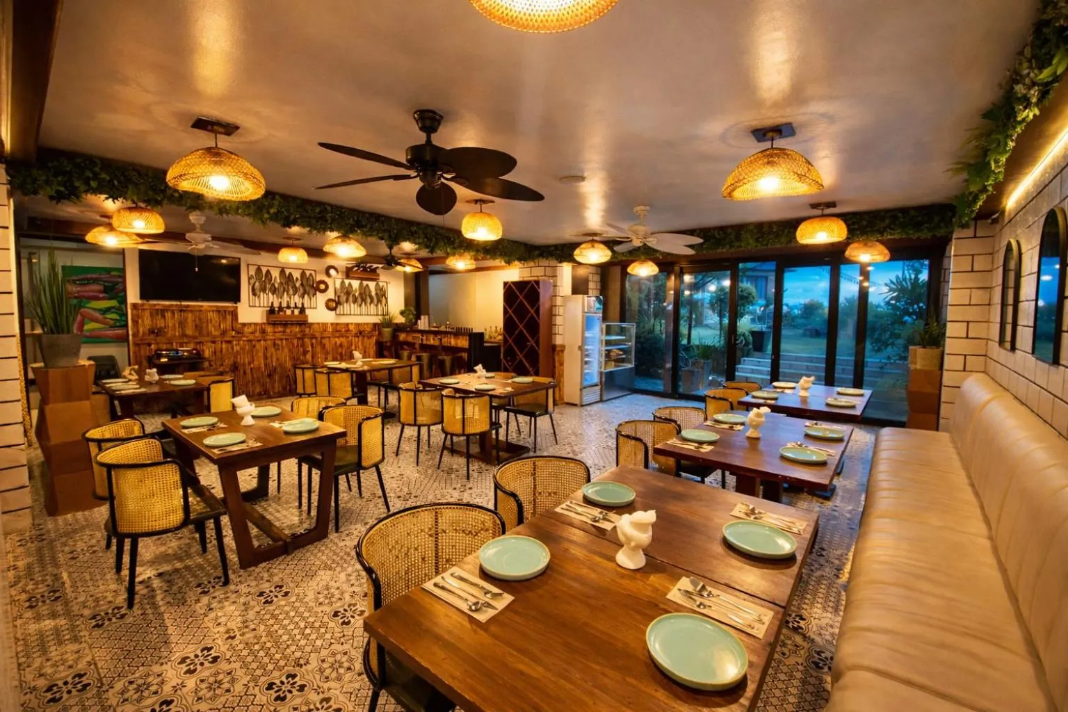 Restaurant/places to eat in Amega Hotel