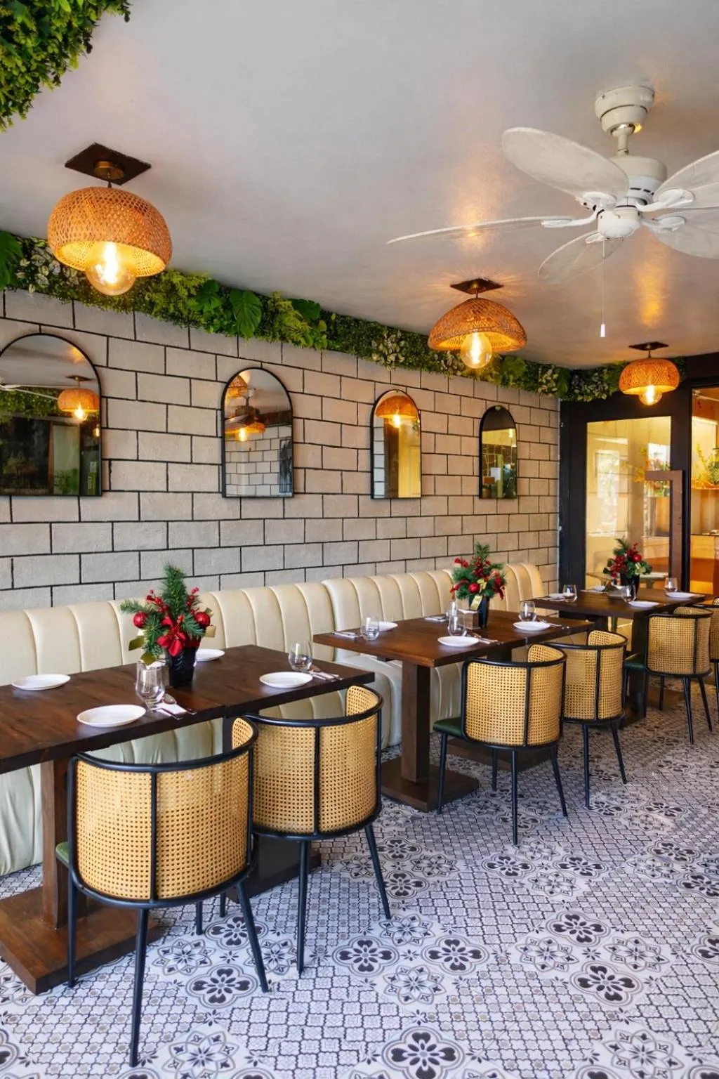 Restaurant/places to eat in Amega Hotel