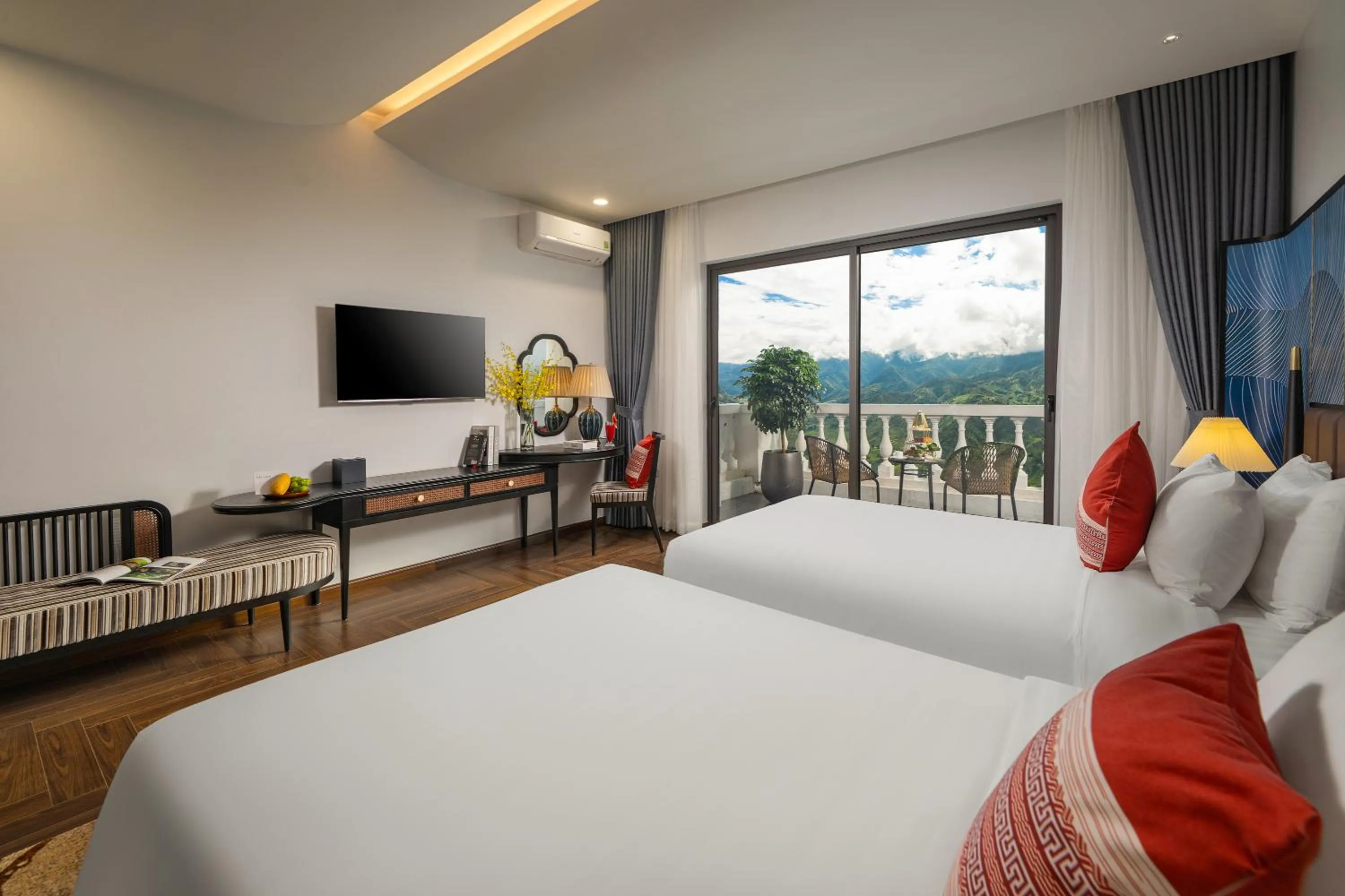 Bed in DeLaMont Sapa Hotel - Hill Serenity Retreat