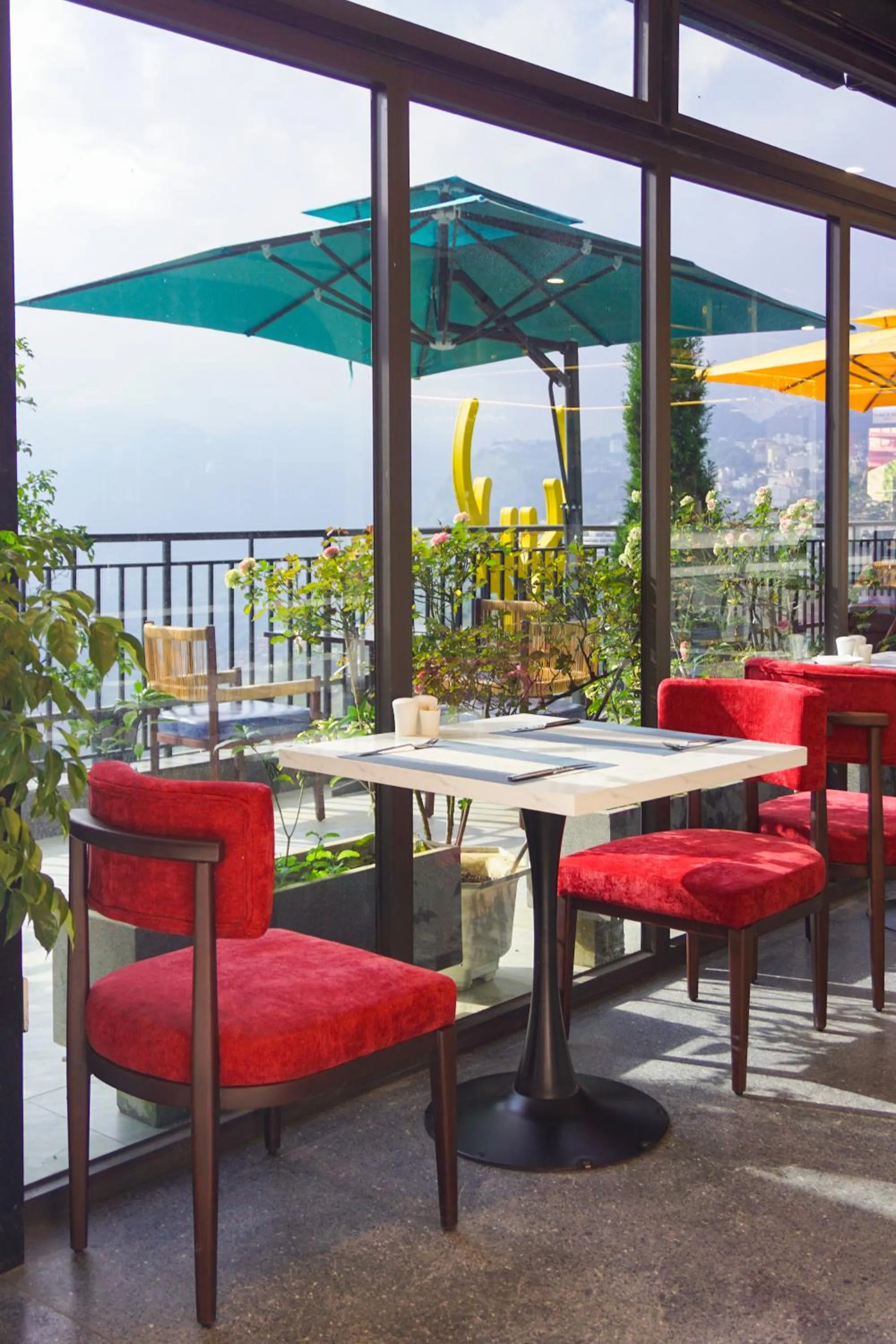 Restaurant/places to eat in DeLaMont Sapa Hotel - Hill Serenity Retreat