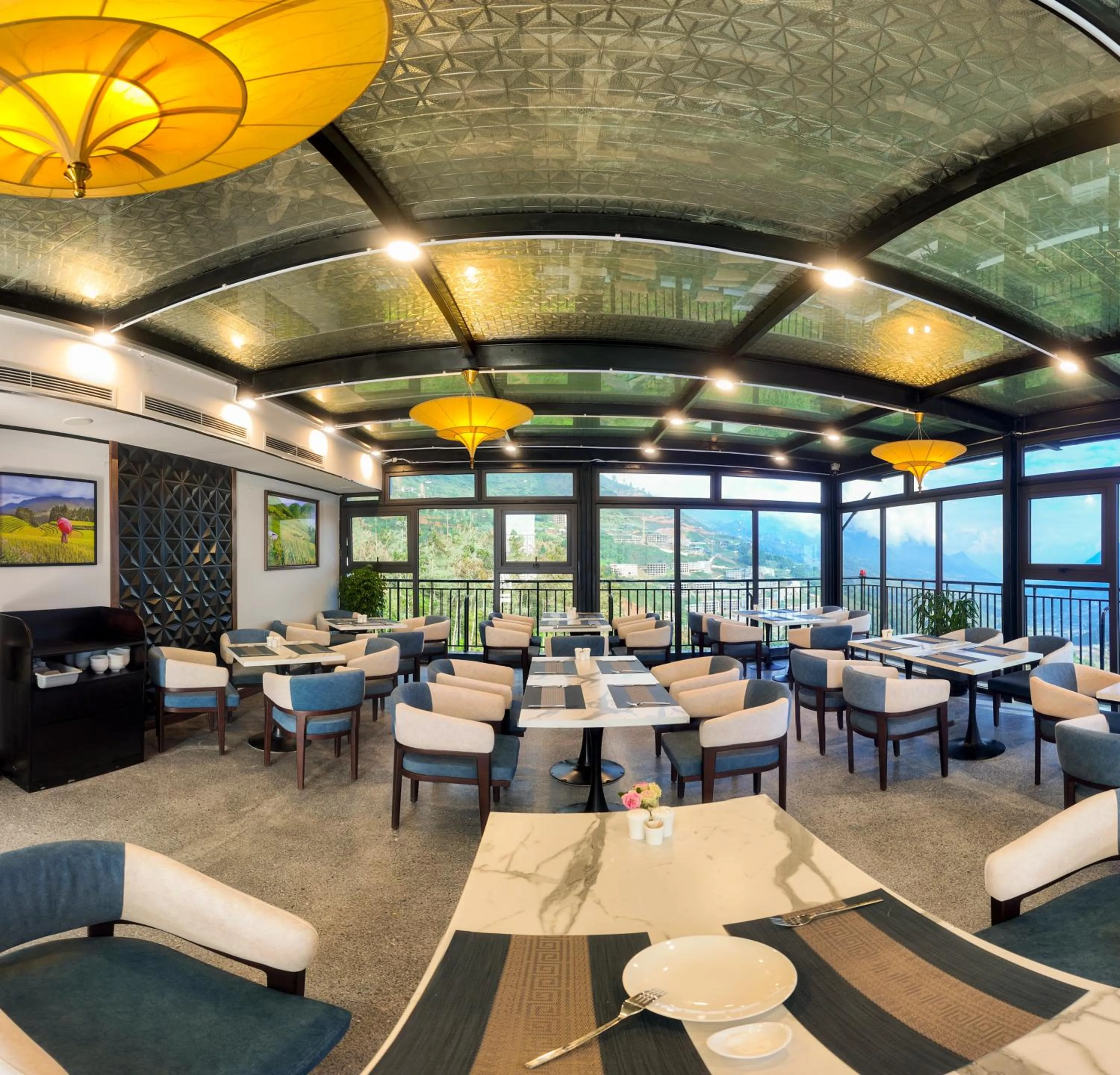 Restaurant/places to eat in DeLaMont Sapa Hotel - Hill Serenity Retreat