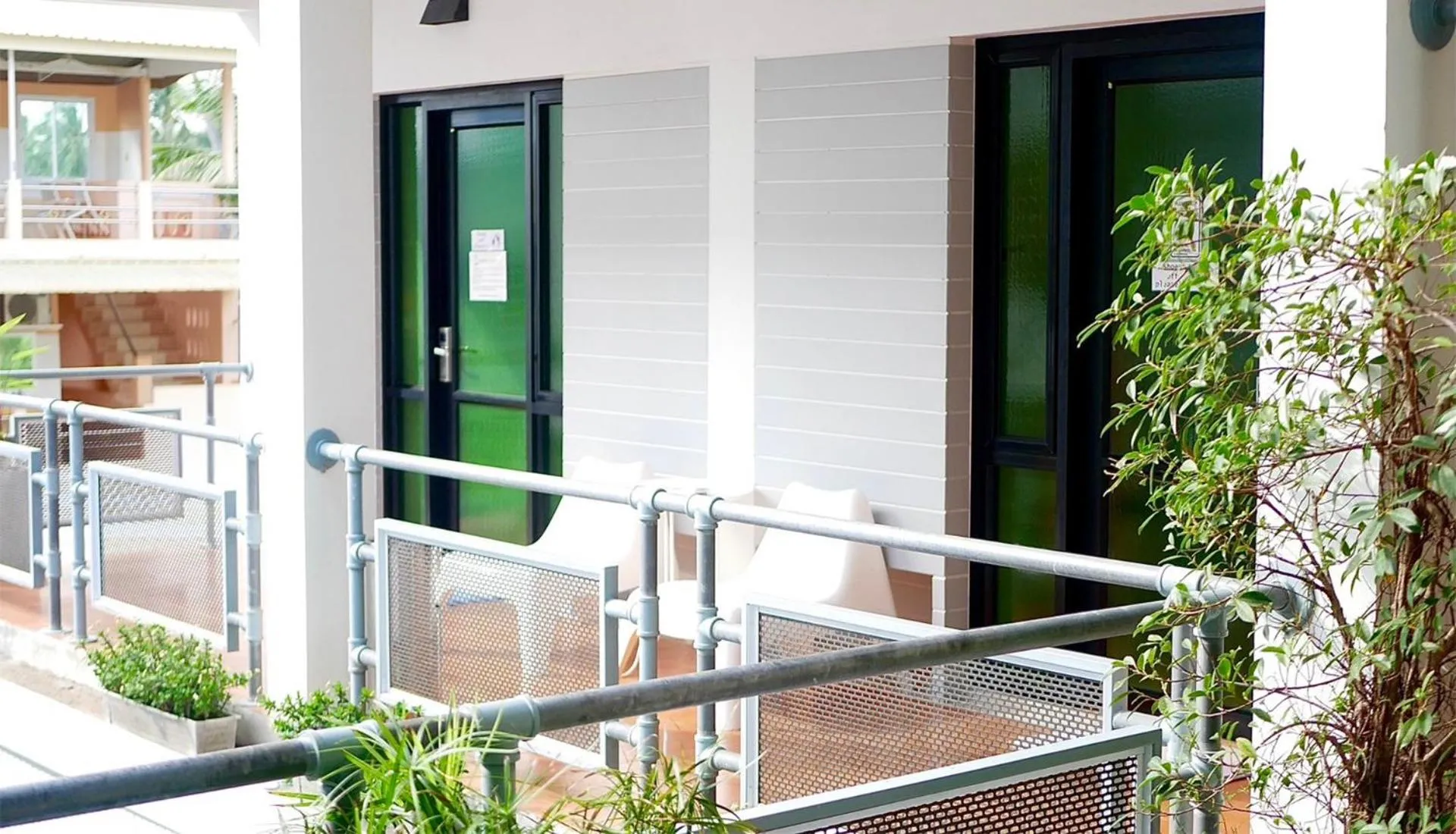 Guests in Good Dream Hotel (Khun Ying House)