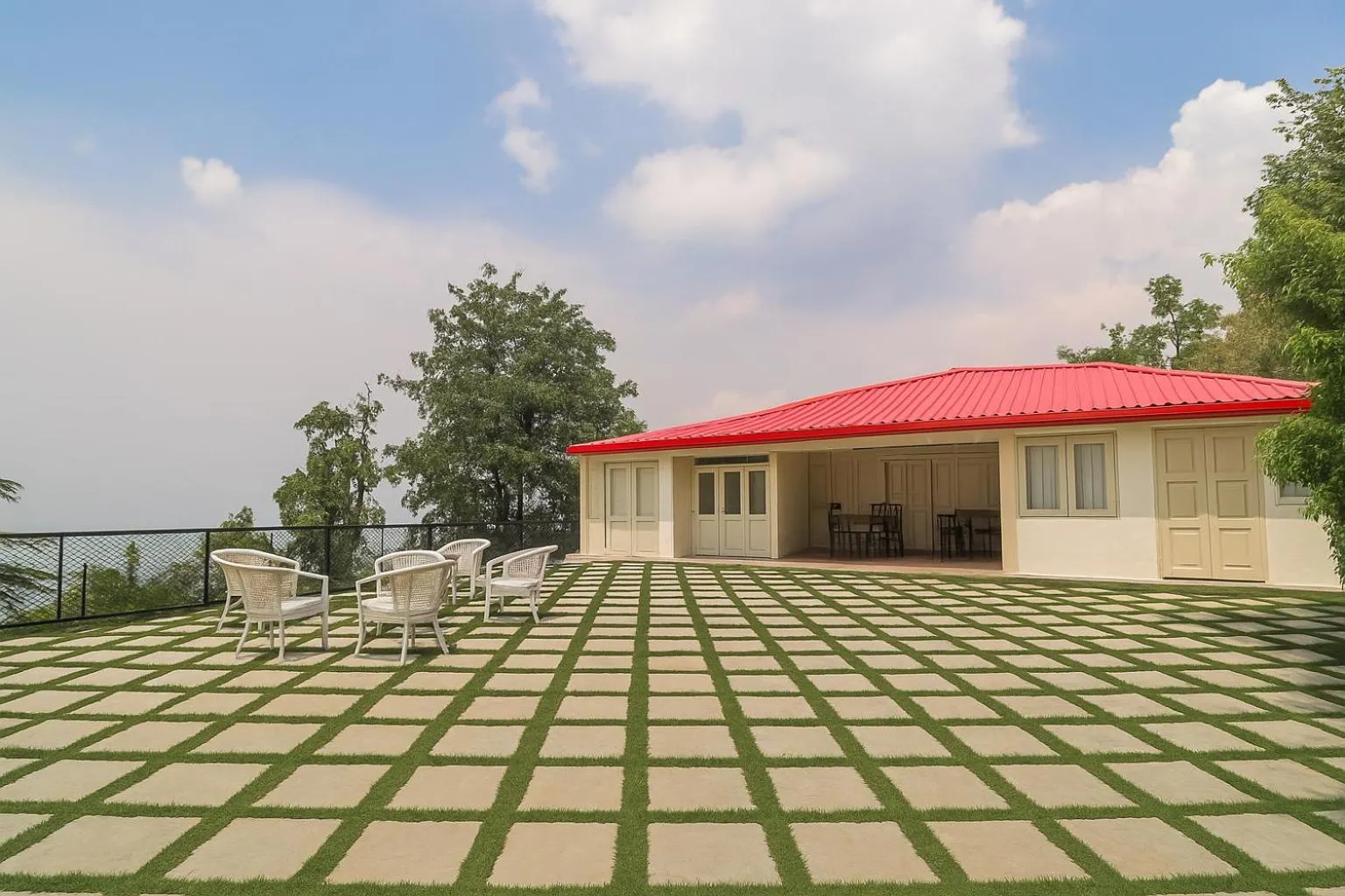 The Hill Crest Mussoorie - 500 mtr from Mall Road