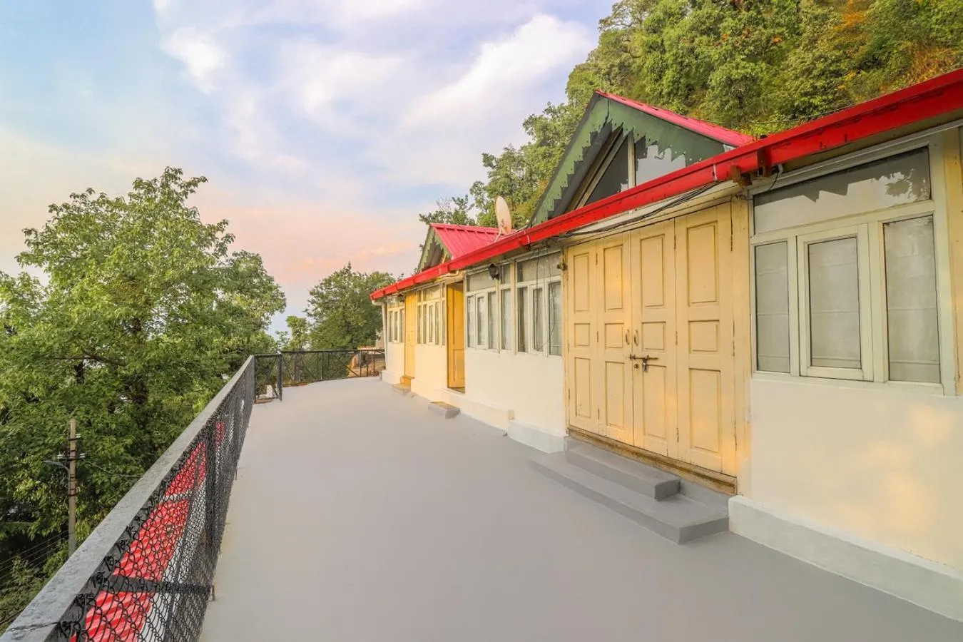 The Hill Crest Mussoorie - 500 mtr from Mall Road