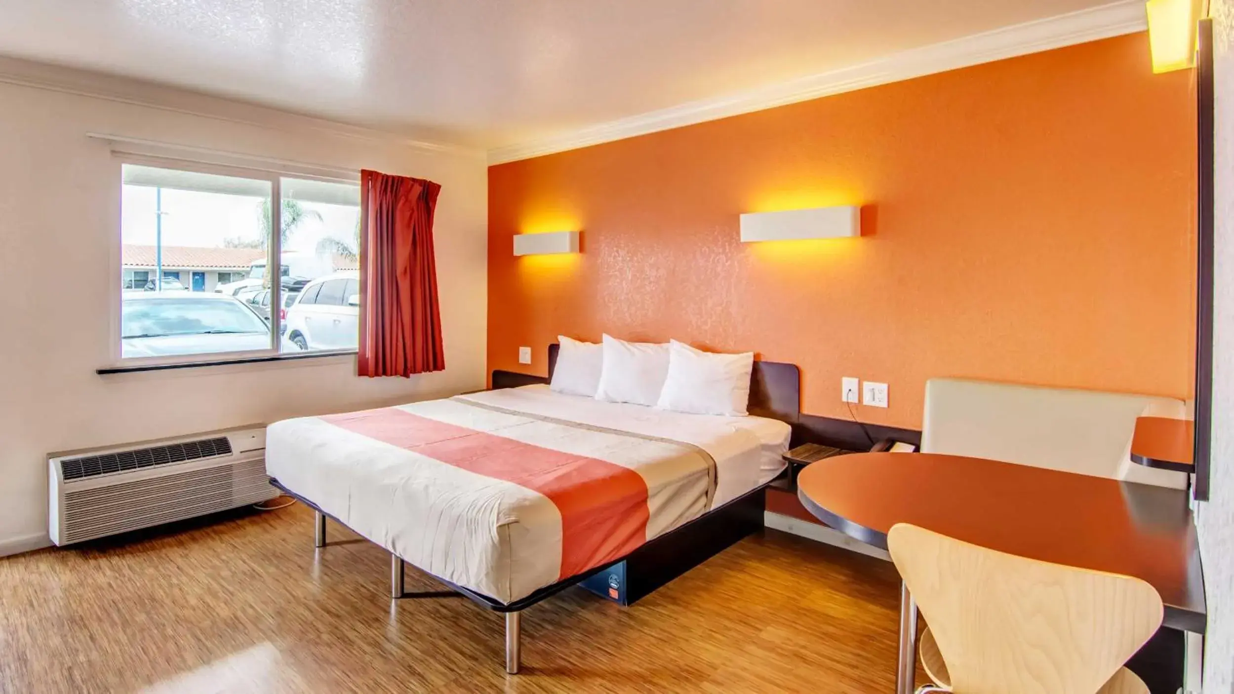 King Room - single occupancy - Disability Access in Motel 6 Manteca CA King Room - single occupancy - Disability Access in Motel 6 Manteca CA