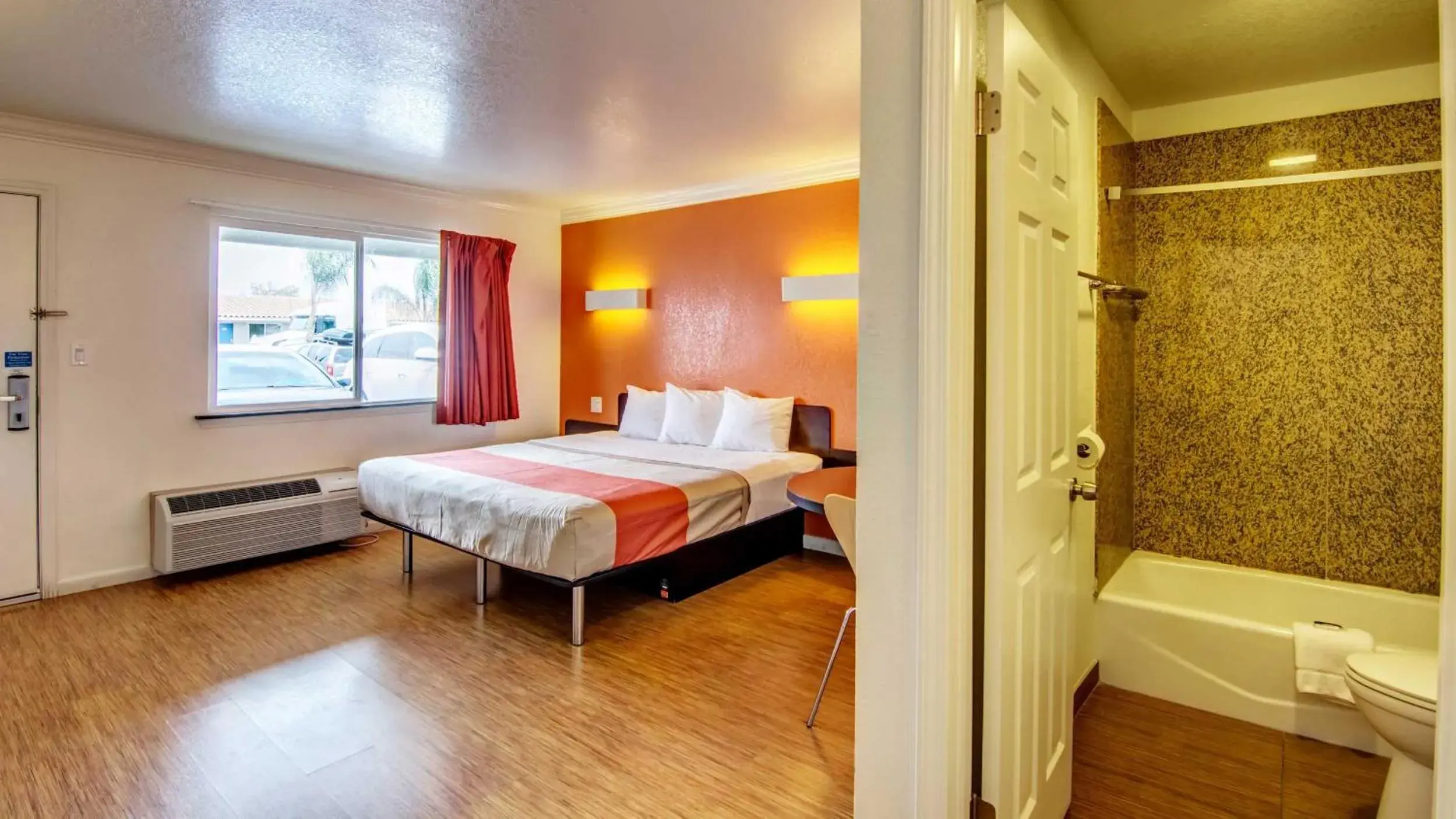 Standard King Room - single occupancy in Motel 6 Manteca CA Standard King Room - single occupancy in Motel 6 Manteca CA