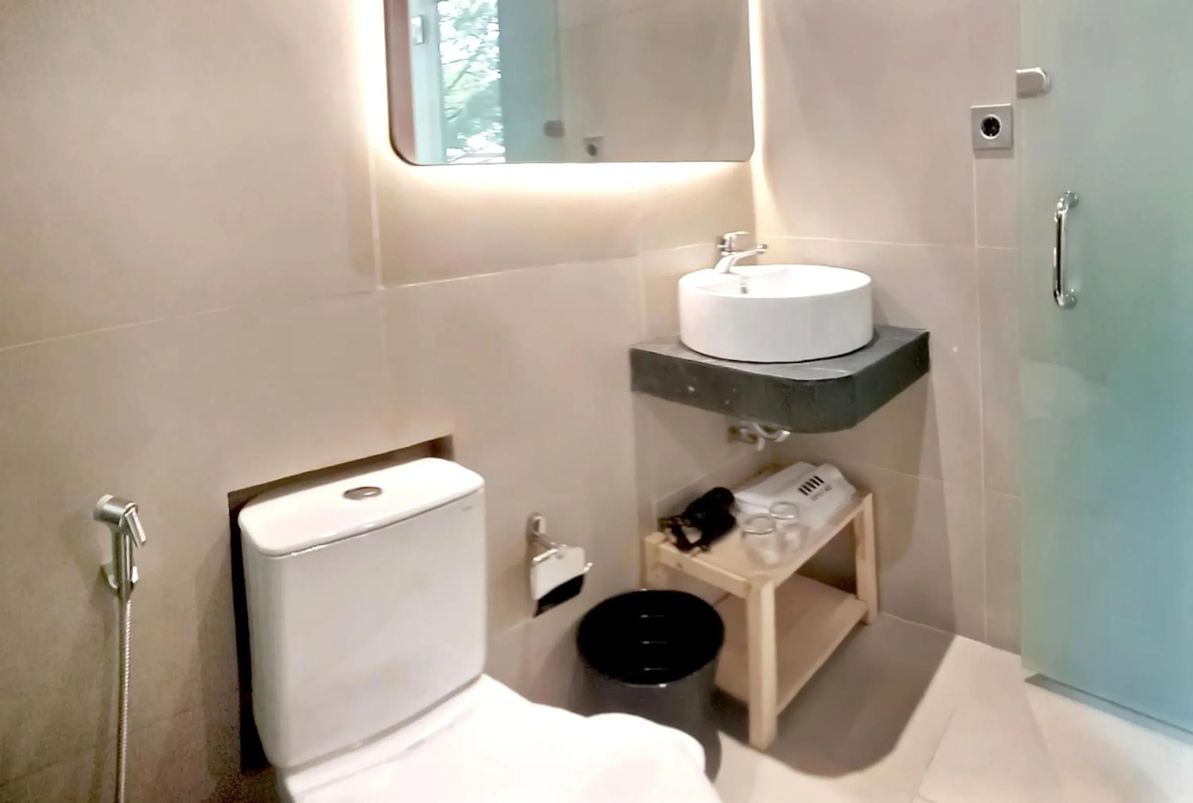 Spot 43 Cafe and Hotel