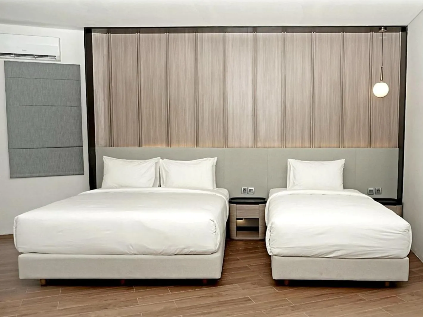 Bed in Spot 43 Cafe and Hotel