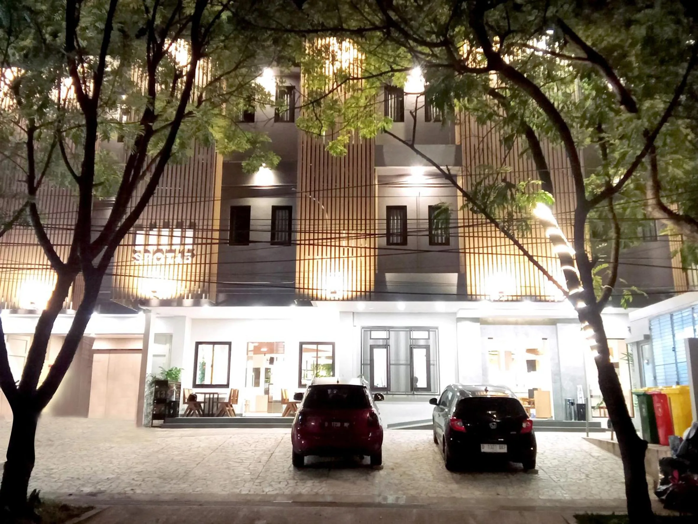 Spot 43 Cafe and Hotel