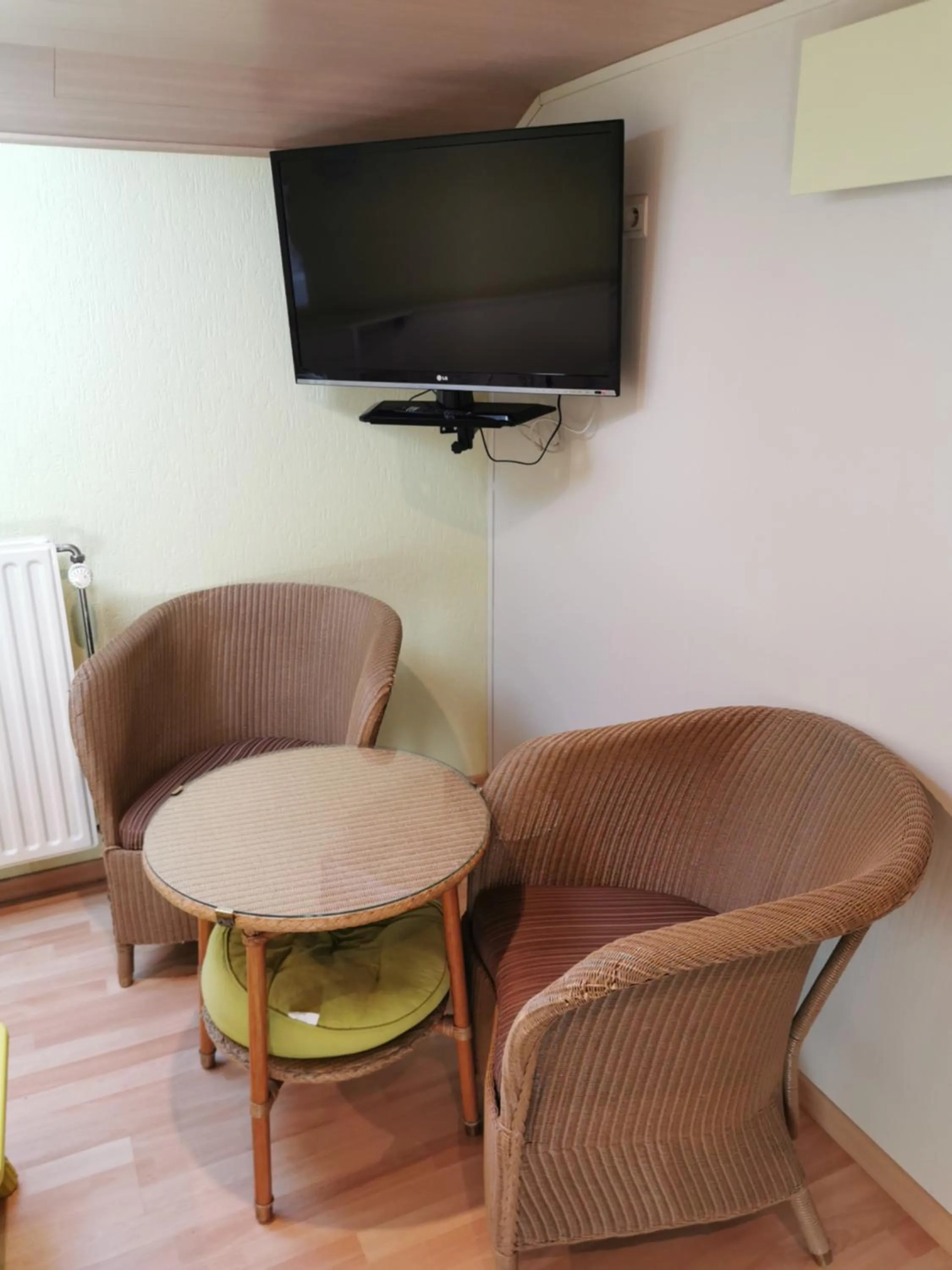 TV and multimedia in Hôtel Belair "Ravel Etape"