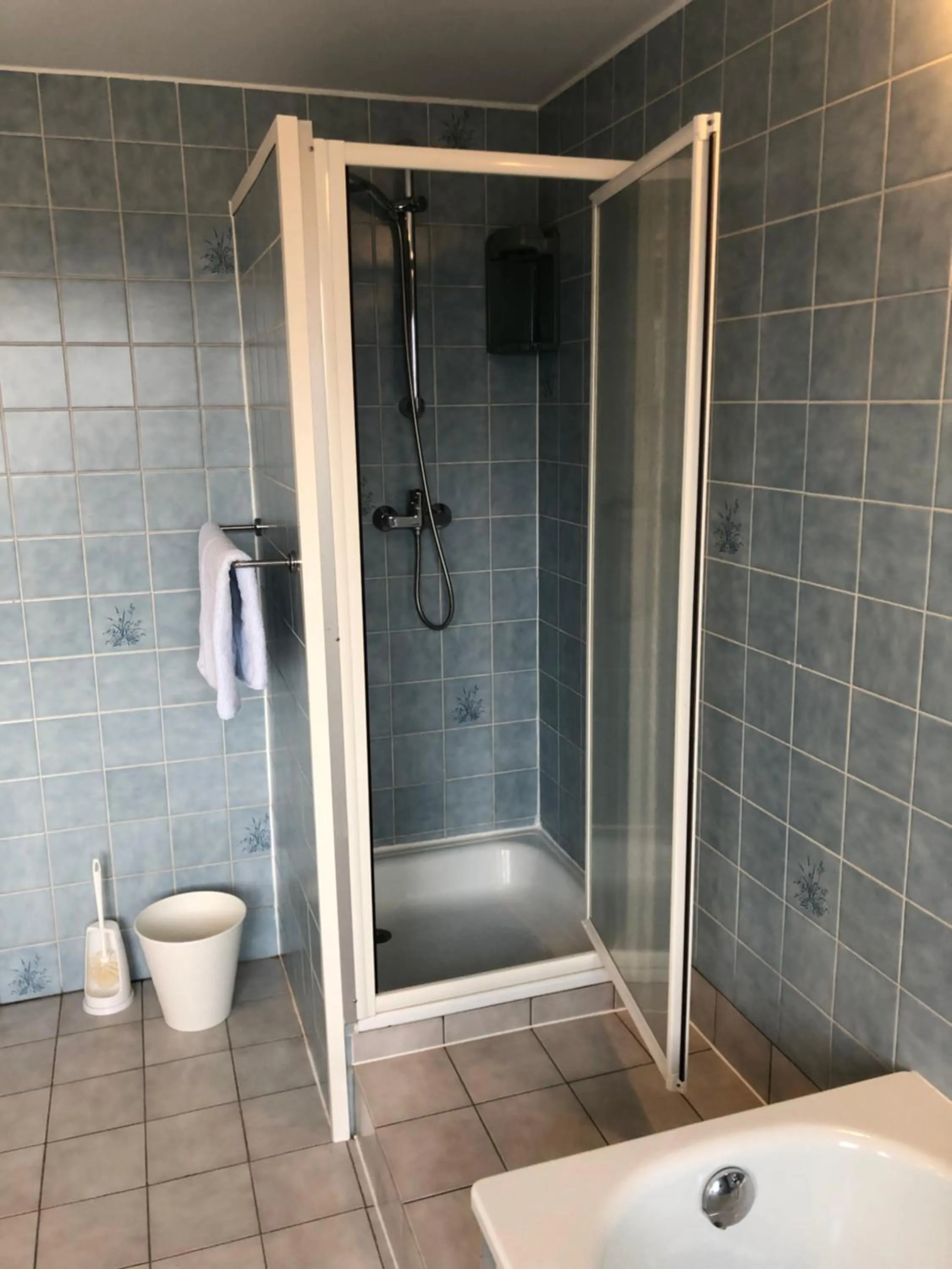 Shower in Hôtel Belair "Ravel Etape"