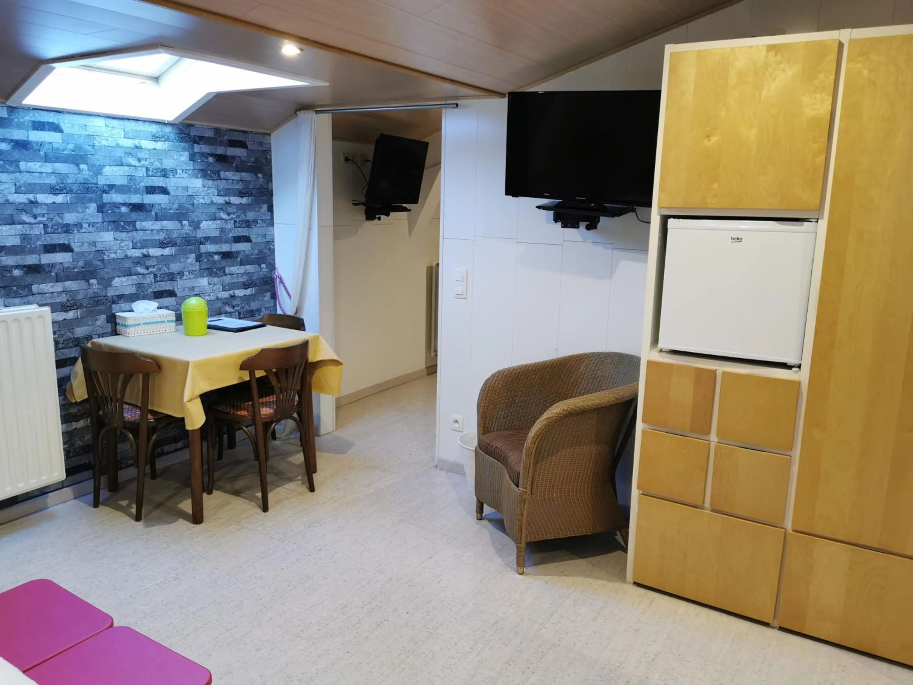 TV and multimedia in Hôtel Belair "Ravel Etape"