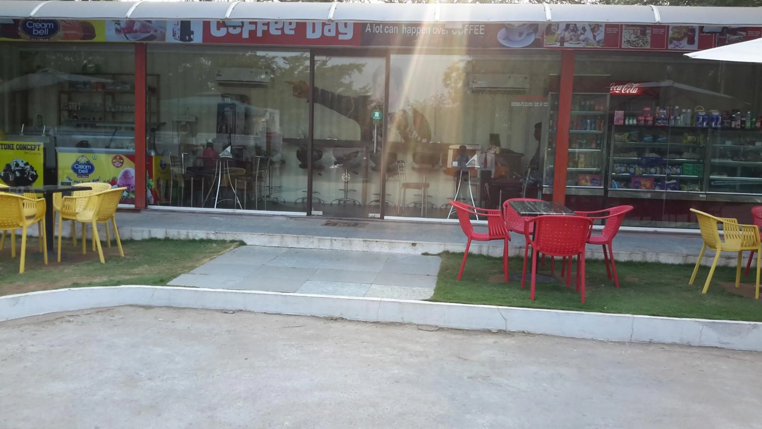 Restaurant/places to eat in Mrugavani Resort & Spa