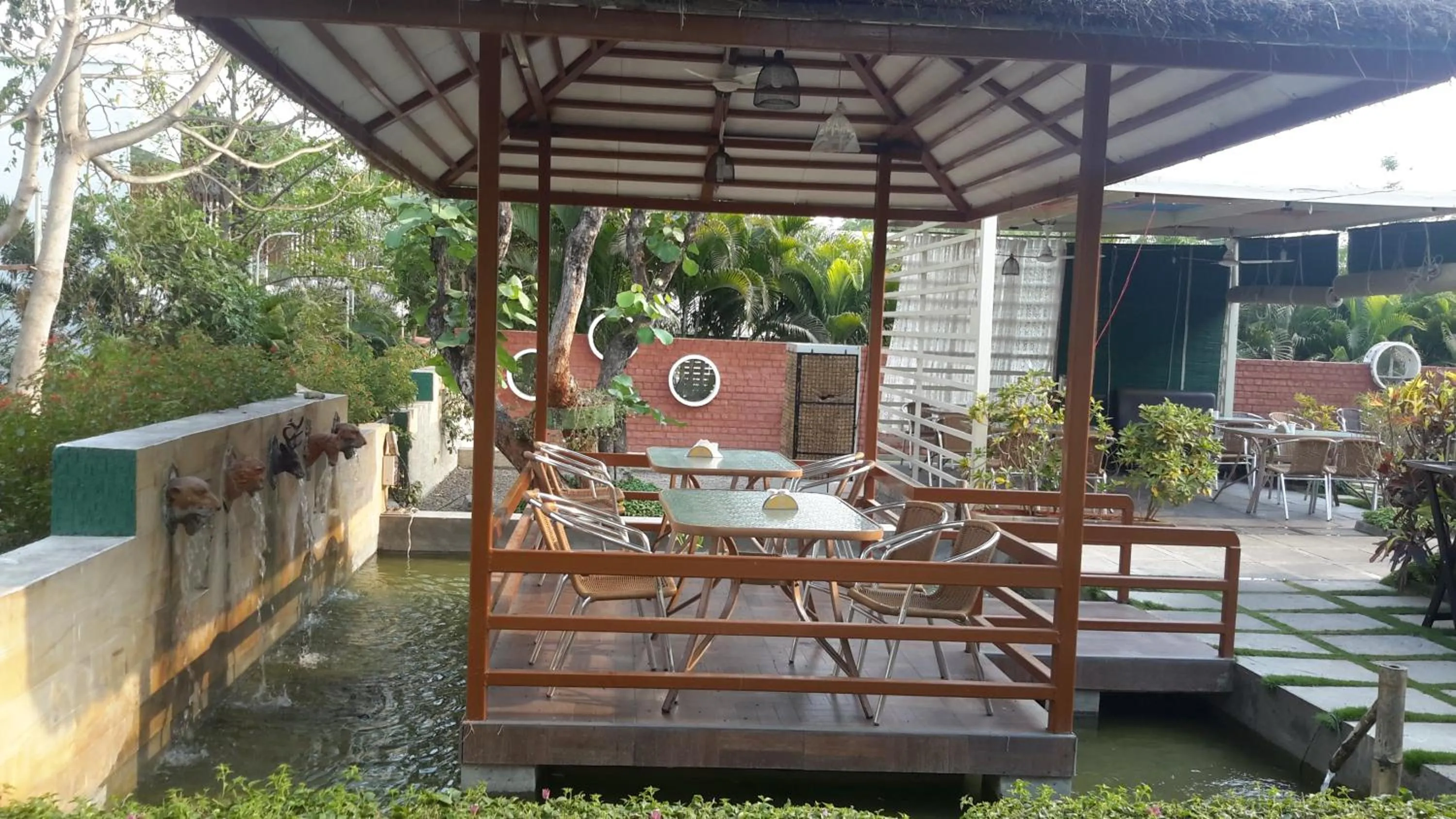 Restaurant/places to eat in Mrugavani Resort & Spa