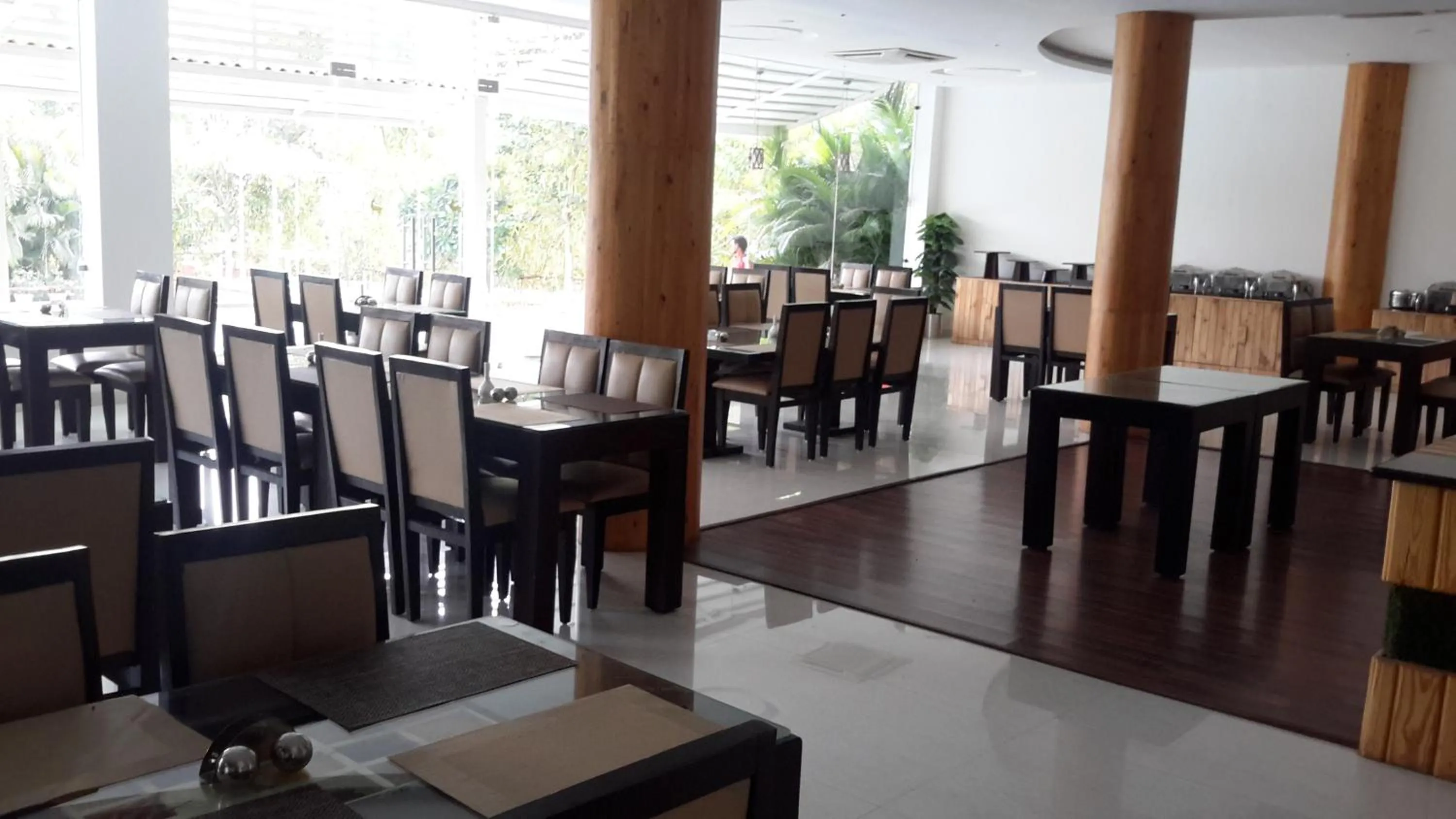 Restaurant/places to eat in Mrugavani Resort & Spa