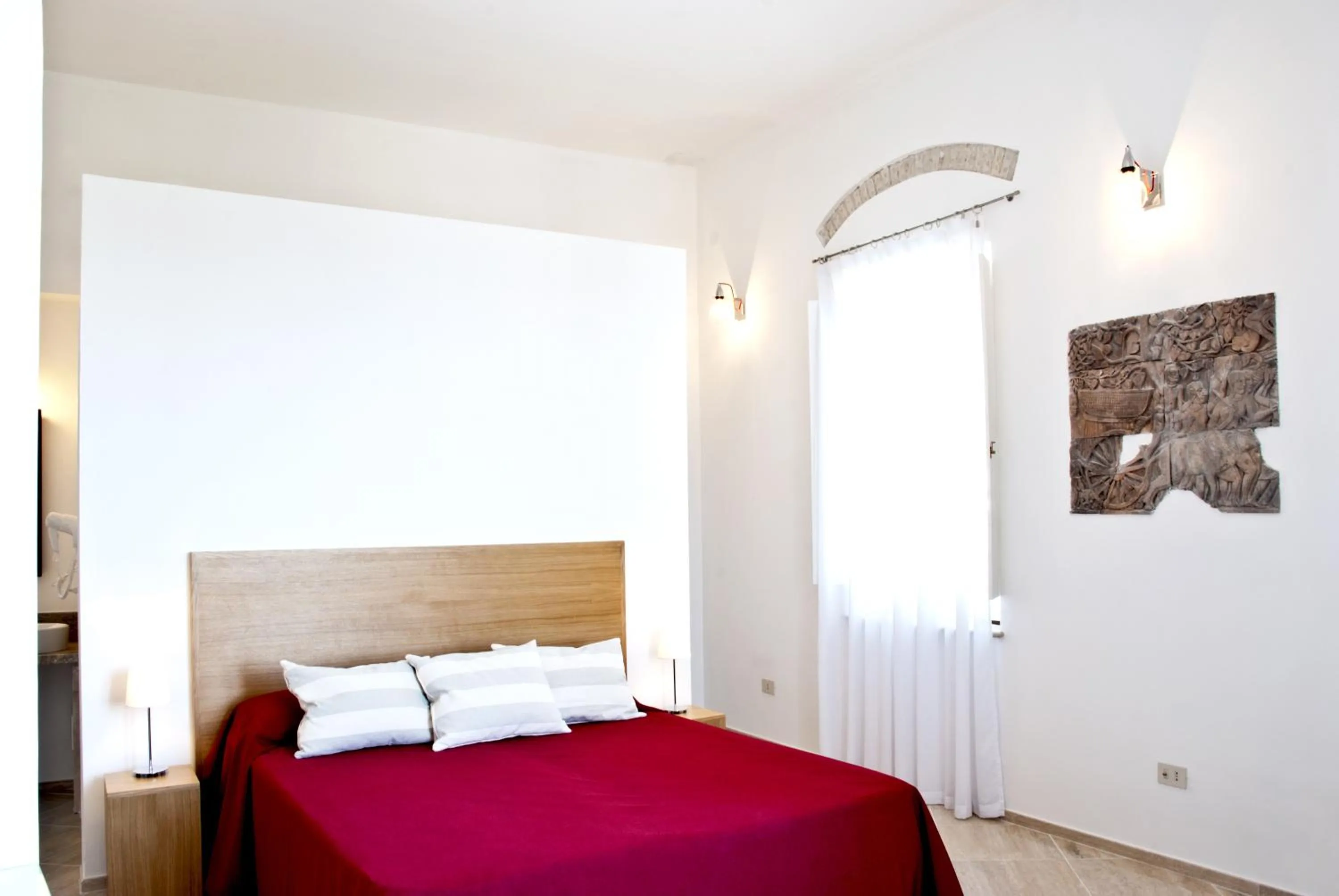 Photo of the whole room, Bed in Nisí