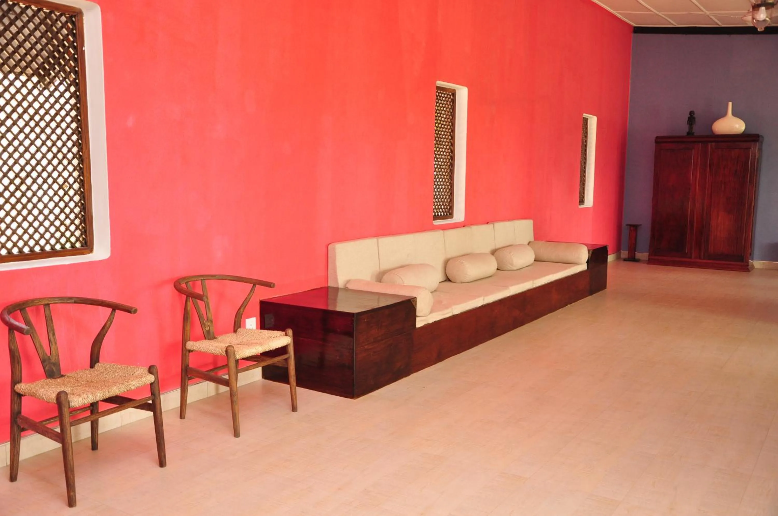 Communal lounge/ TV room in The Buena Vista Kandy