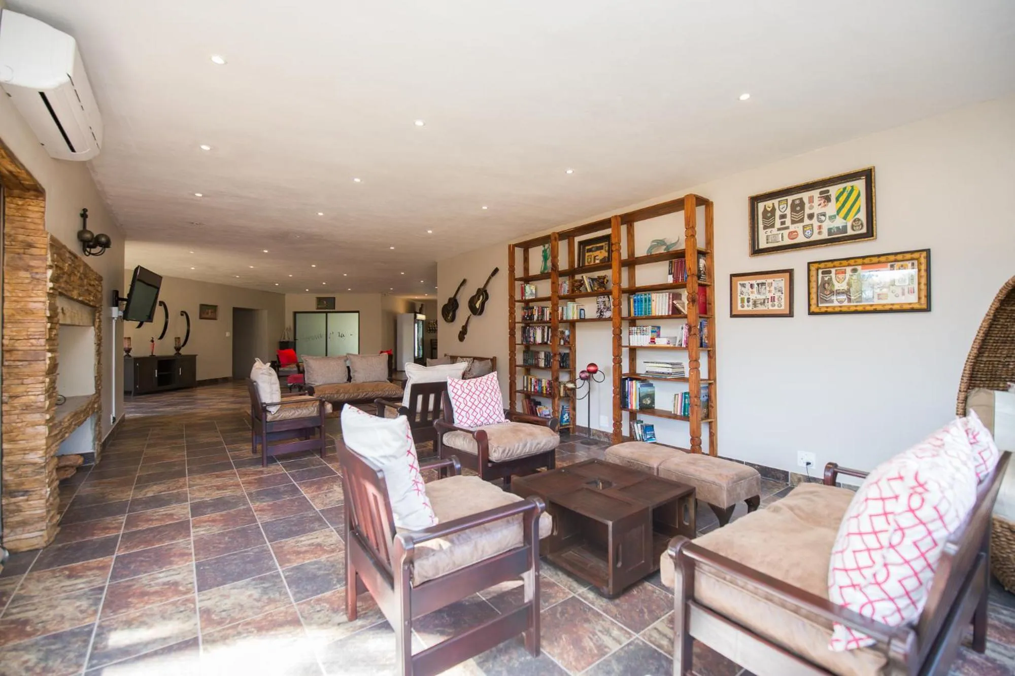 Communal lounge/ TV room in Foreva Wild