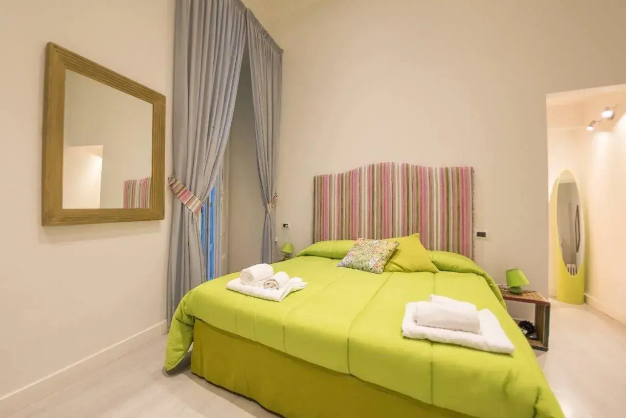 Economy Double Room in B&B Neapolis Bellini Economy Double Room in B&B Neapolis Bellini