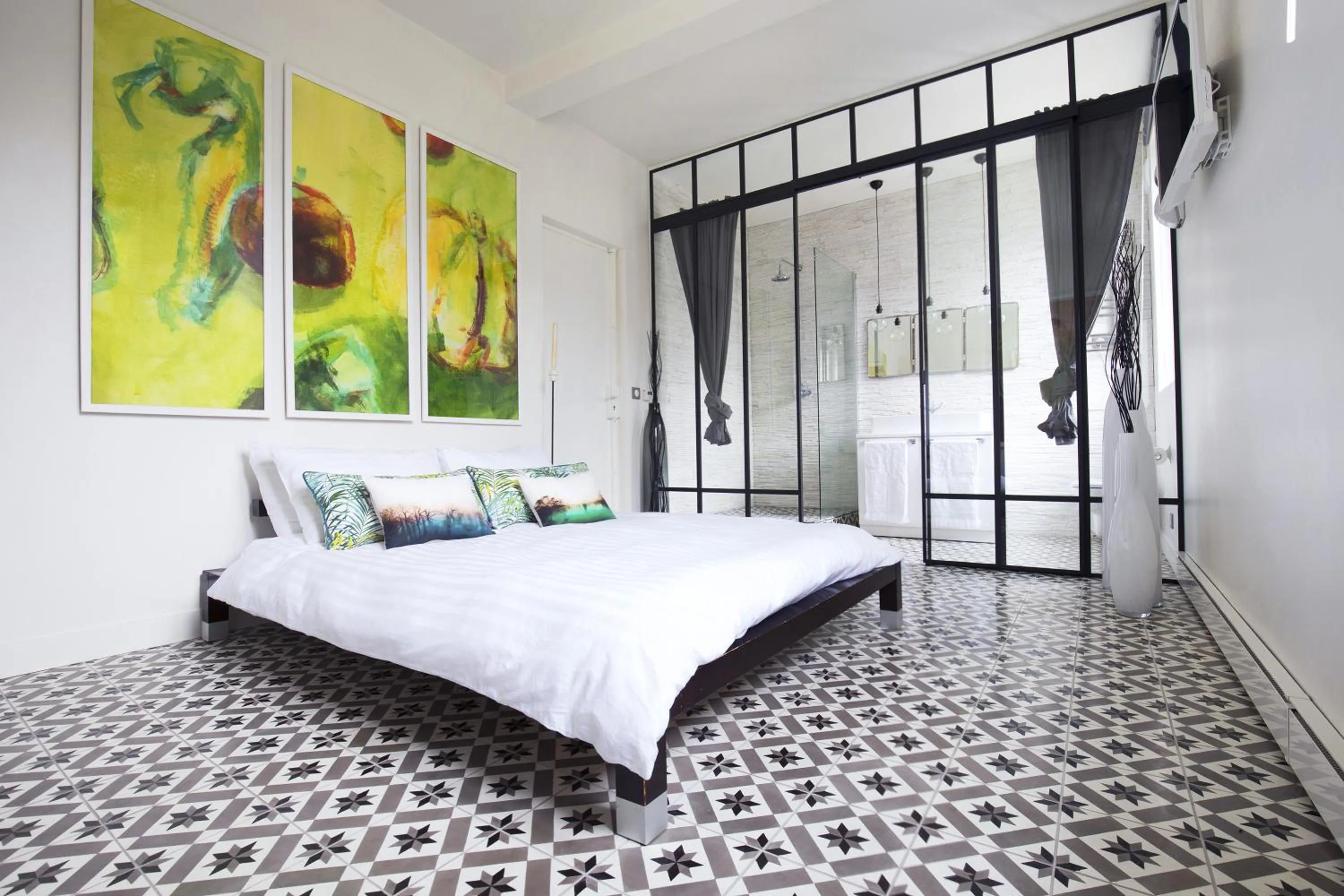 MONTMARTRE ROMANTIC, Bed & Breakfast - Paris