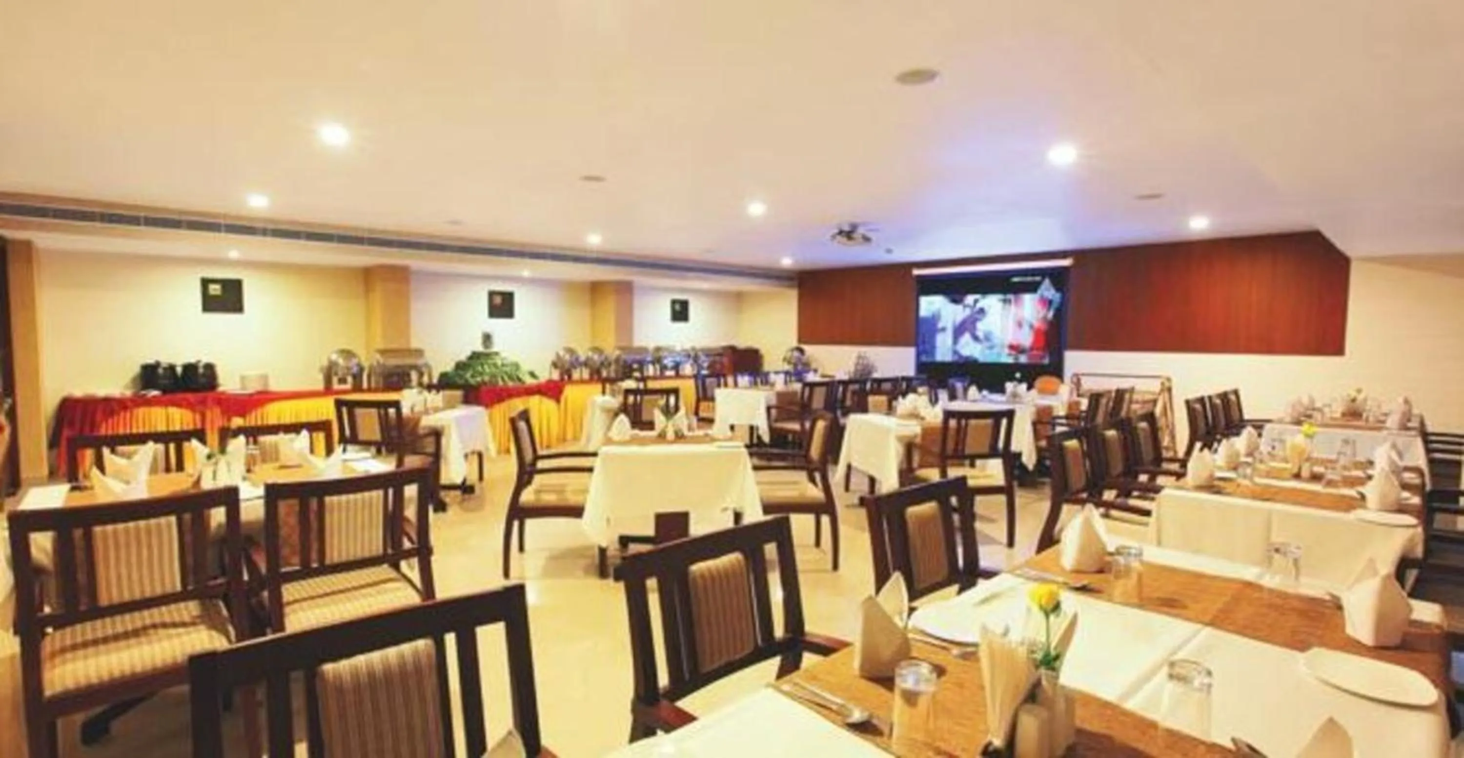 Restaurant/places to eat in Hotel Hills Park Pathanamthitta