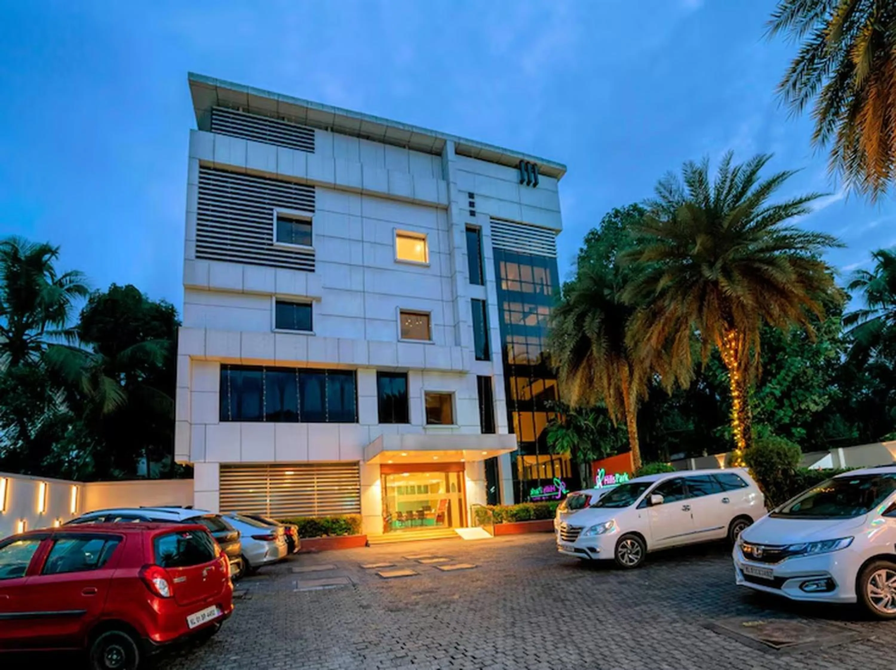 Parking in Hotel Hills Park Pathanamthitta