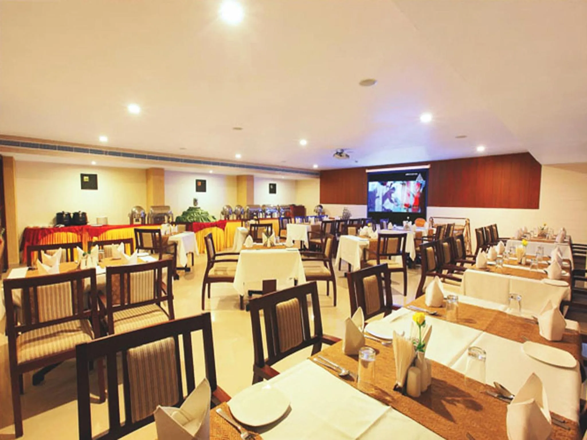 Restaurant/places to eat in Hotel Hills Park Pathanamthitta