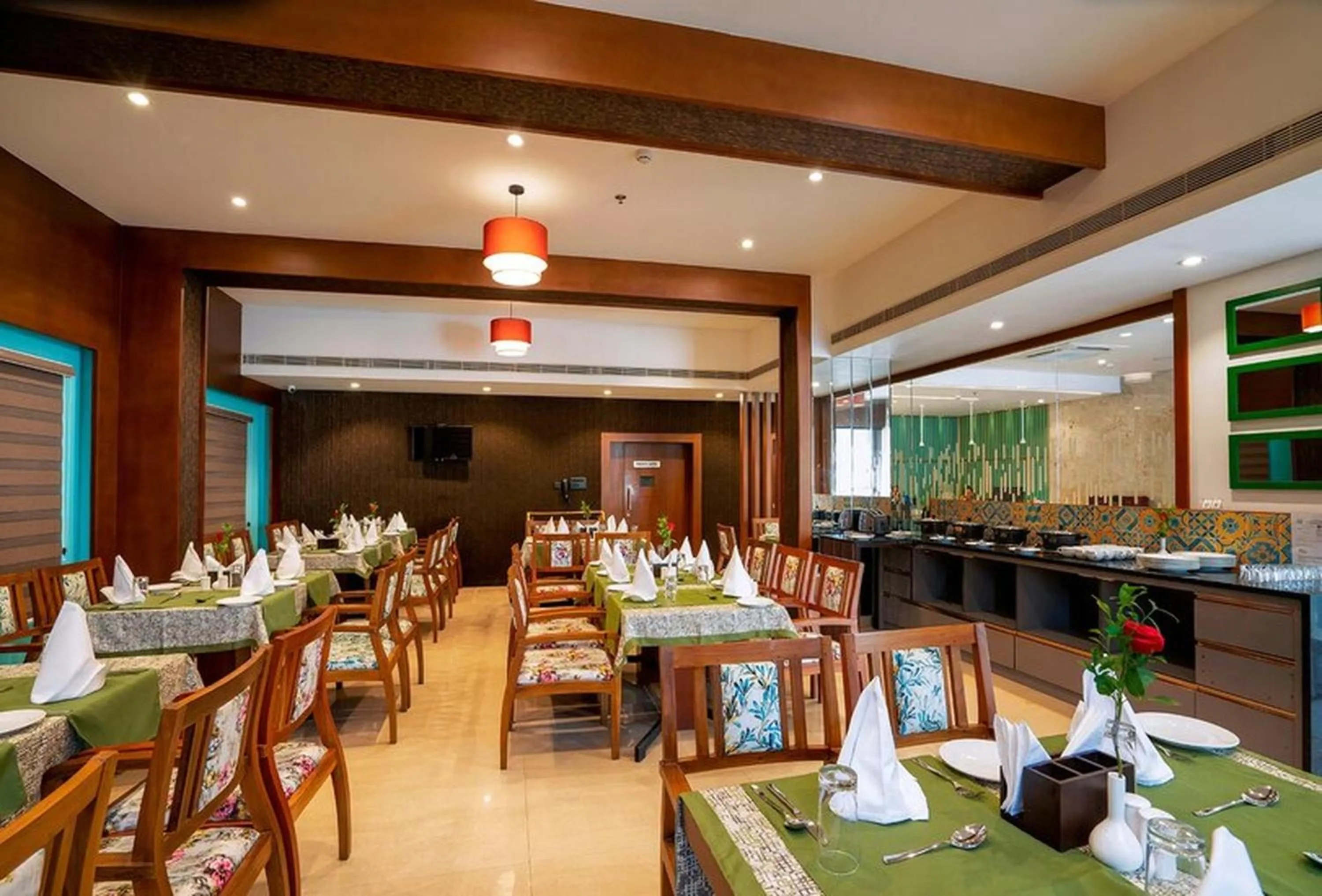 Restaurant/places to eat in Hotel Hills Park Pathanamthitta
